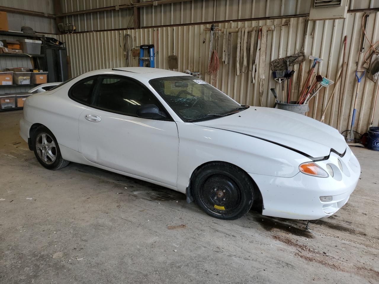 2000 Hyundai Tiburon  White vin: KMHJG25F1YU217419