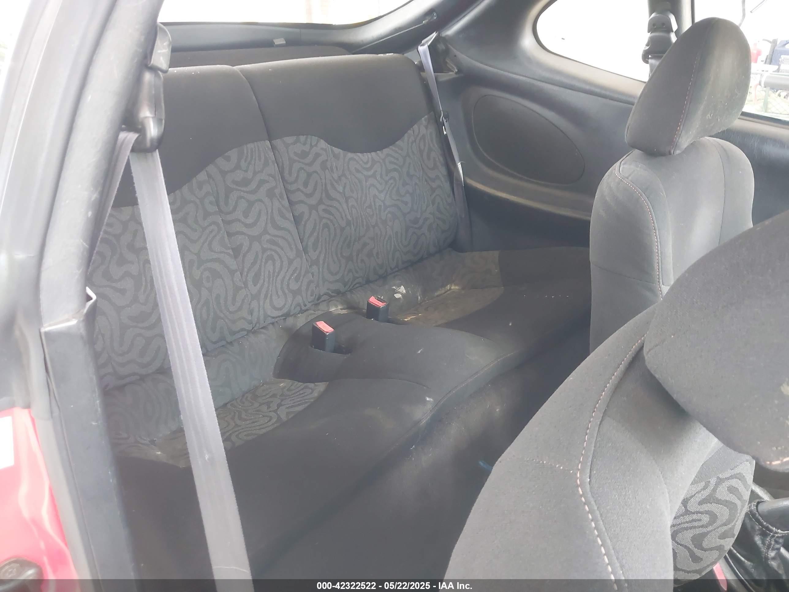 2000 Hyundai Tiburon Base Pkg 1, 2   5/base Pkg 3   4 Red vin: KMHJG25F5YU215267