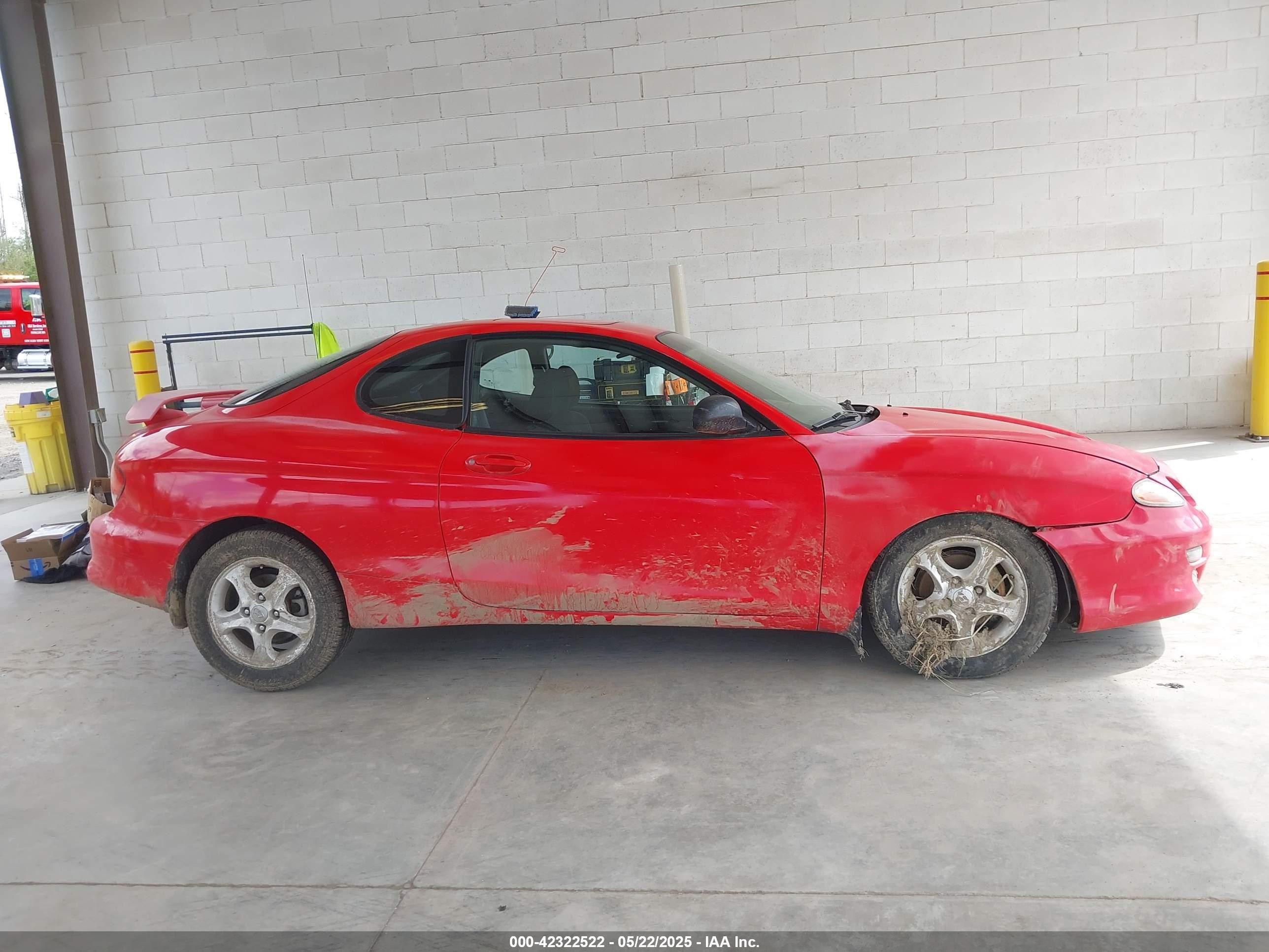 2000 Hyundai Tiburon Base Pkg 1, 2   5/base Pkg 3   4 Red vin: KMHJG25F5YU215267