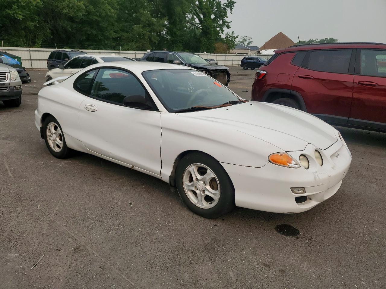 2000 Hyundai Tiburon Base White vin: KMHJG25F9YU217491