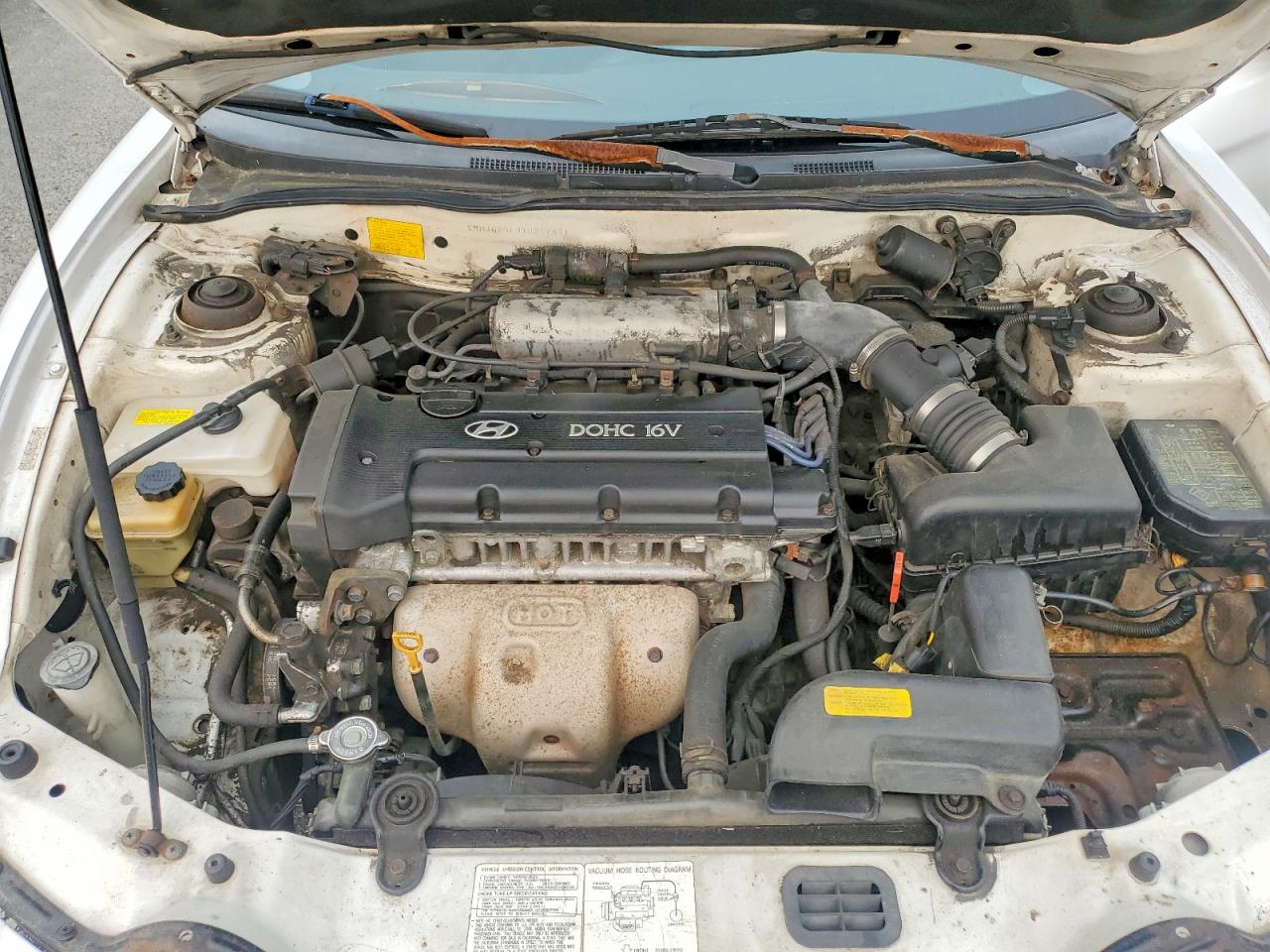 2000 Hyundai Tiburon Base White vin: KMHJG25F9YU217491