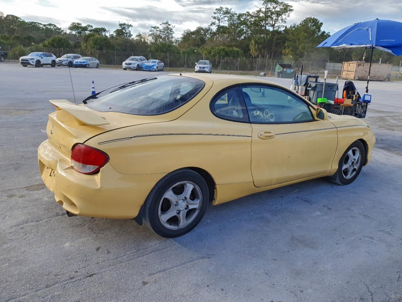2001 Hyundai Tiburon Yellow vin: KMHJG35F21U219367