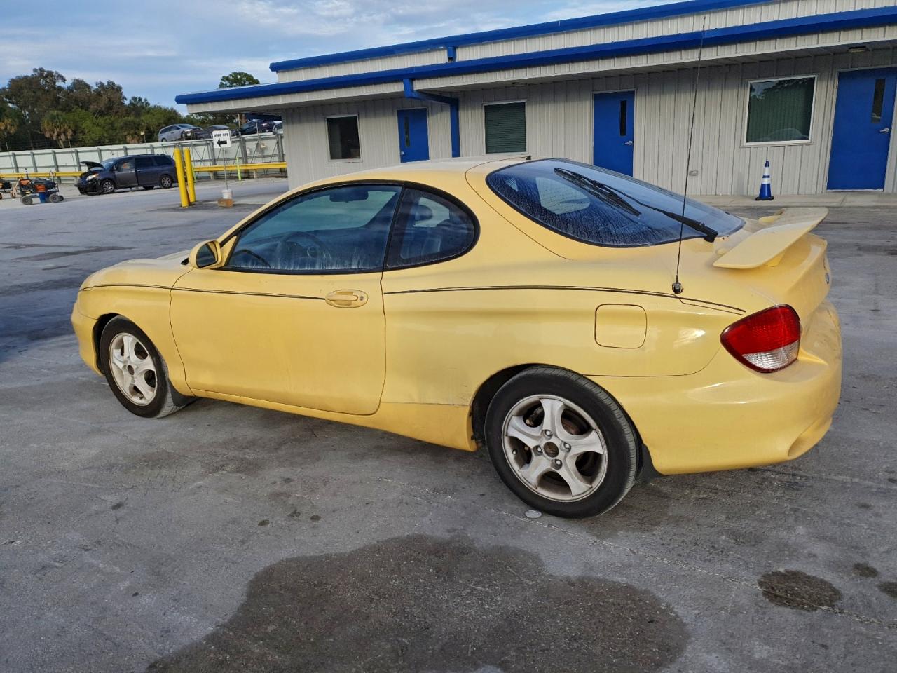 2001 Hyundai Tiburon Yellow vin: KMHJG35F21U219367