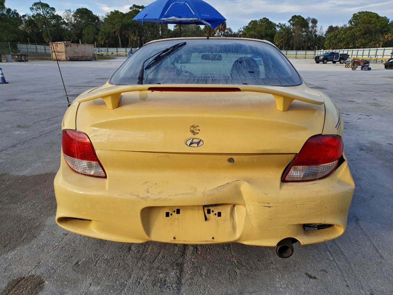 2001 Hyundai Tiburon Yellow vin: KMHJG35F21U219367