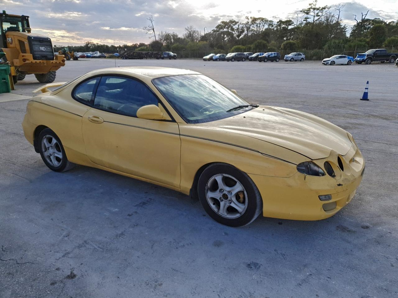2001 Hyundai Tiburon Yellow vin: KMHJG35F21U219367