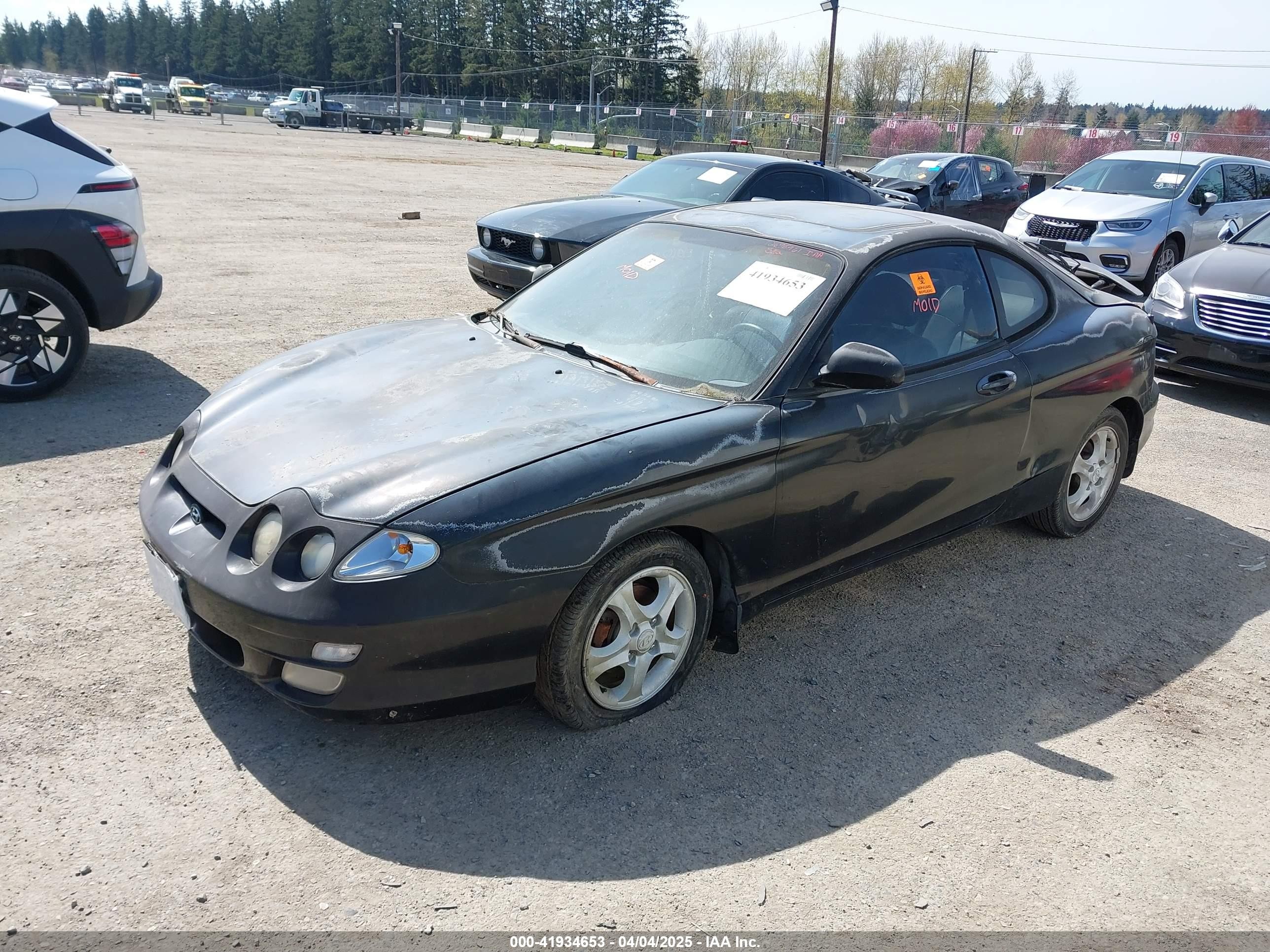 2000 Hyundai Tiburon   Black vin: KMHJG35F5YU191588