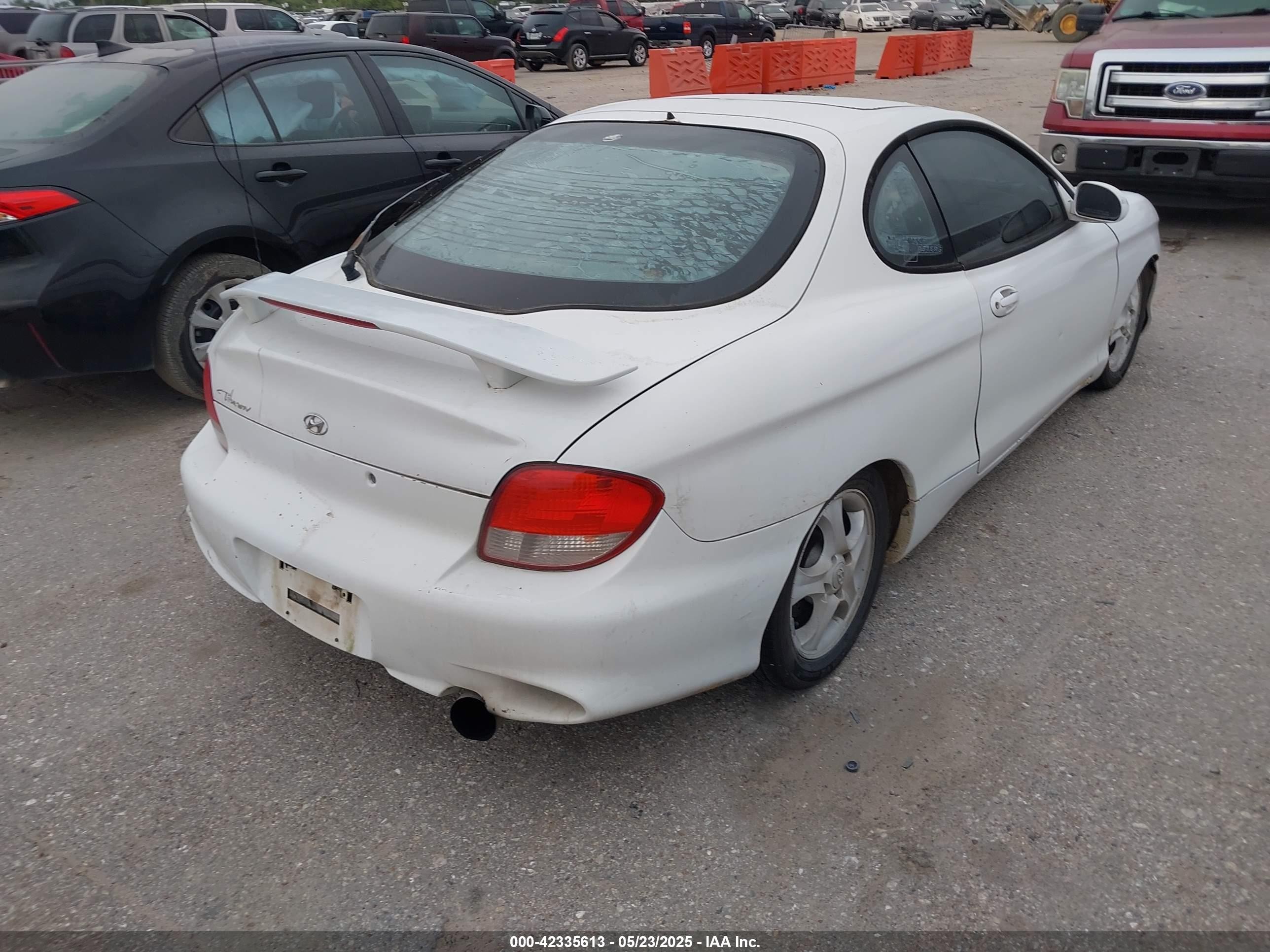 2000 Hyundai Tiburon Base Pkg 1, 2   5/base Pkg 3   4 White vin: KMHJG35F6YU167638