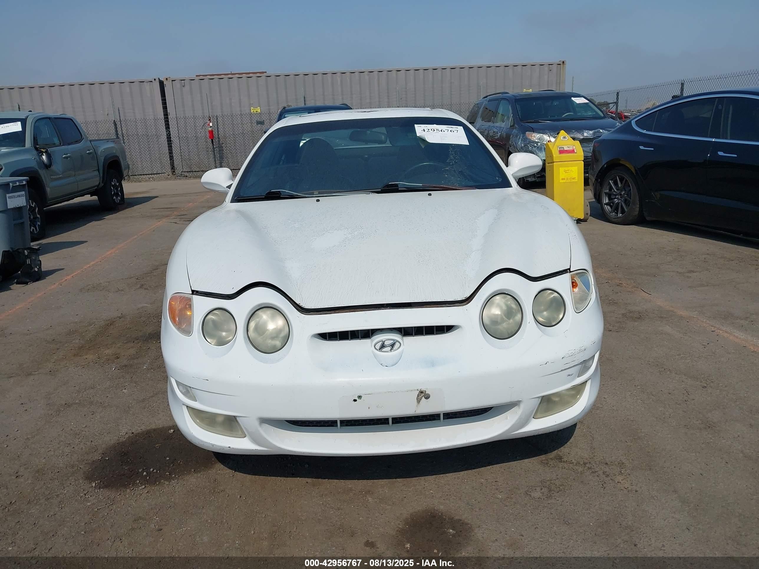 2000 Hyundai Tiburon Base Pkg 1, 2   5/base Pkg 3   4 White vin: KMHJG35F6YU202467