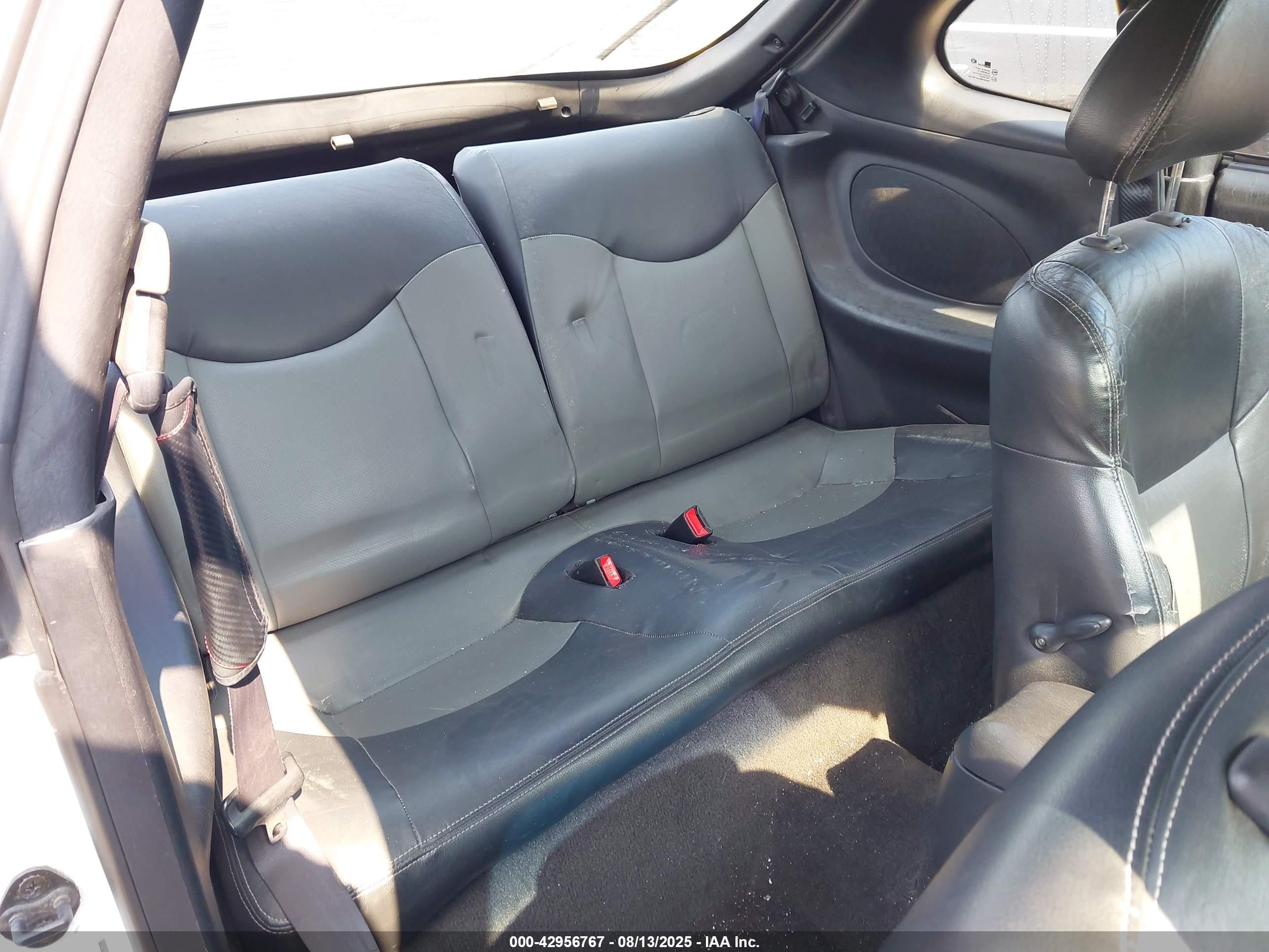 2000 Hyundai Tiburon Base Pkg 1, 2   5/base Pkg 3   4 White vin: KMHJG35F6YU202467