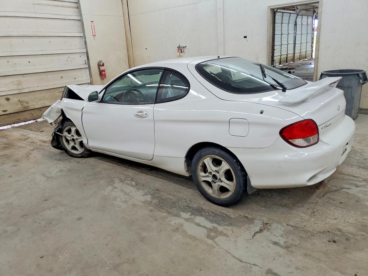 2001 Hyundai Tiburon Base White vin: KMHJG35FX1U228785