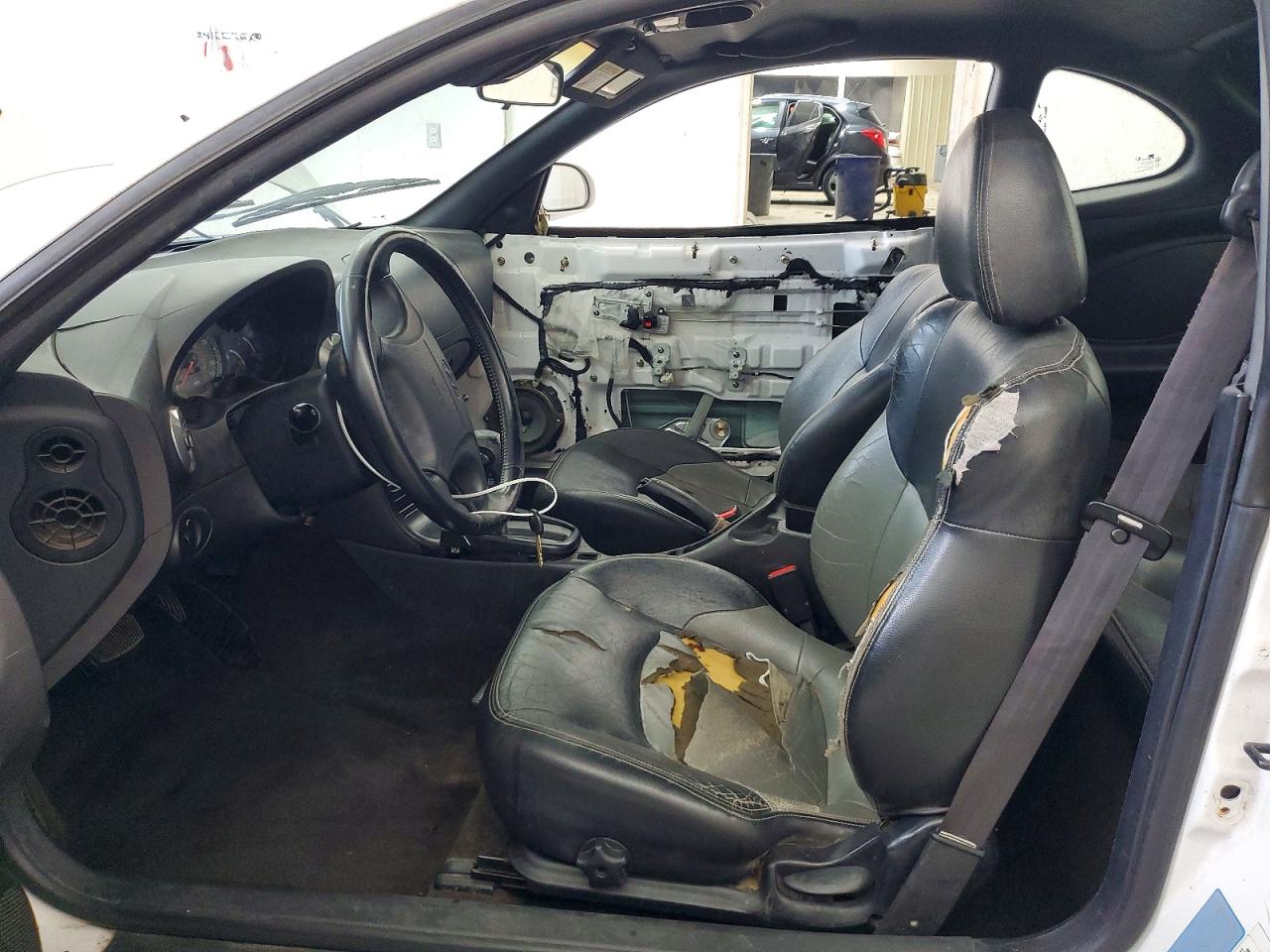 2001 Hyundai Tiburon Base White vin: KMHJG35FX1U228785