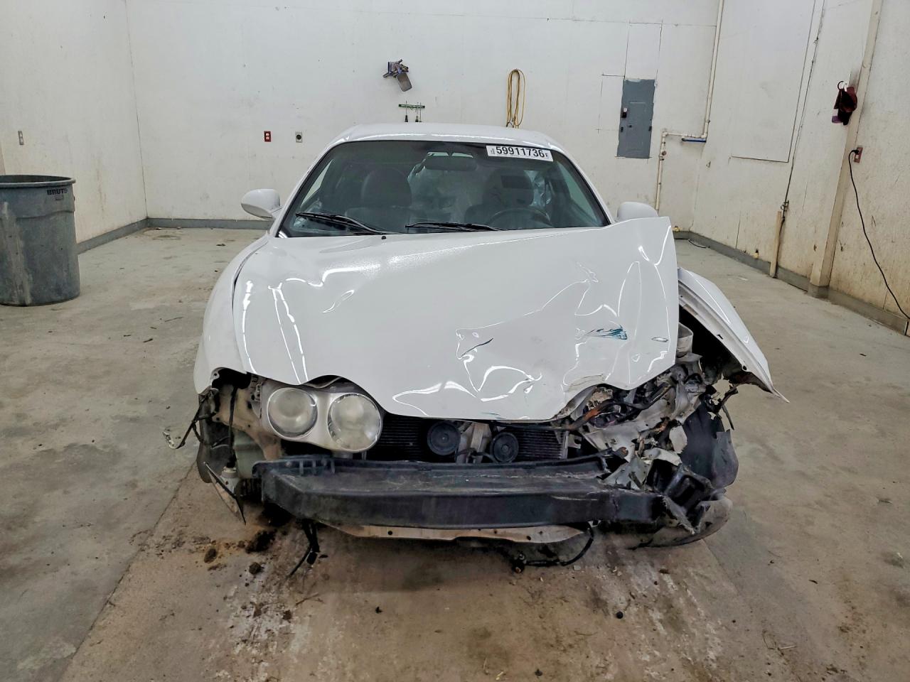 2001 Hyundai Tiburon Base White vin: KMHJG35FX1U228785