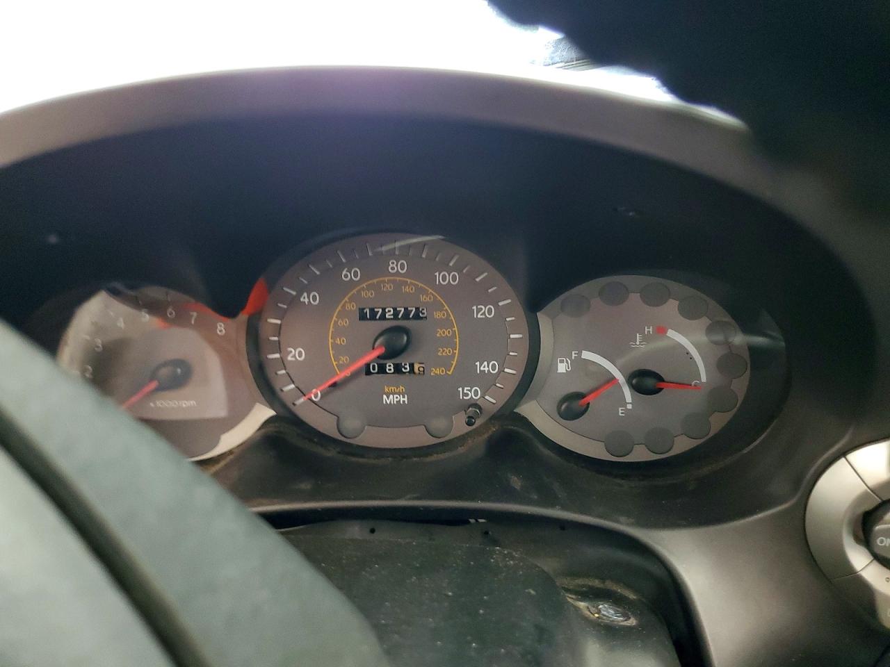 2001 Hyundai Tiburon Base White vin: KMHJG35FX1U228785