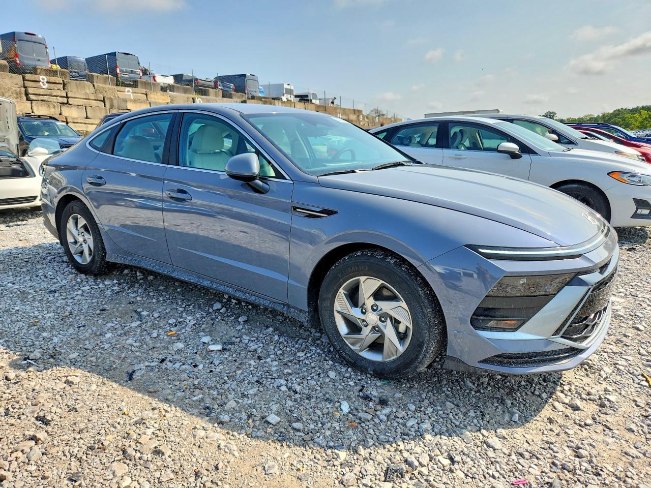 2025 Hyundai Sonata Se Gray vin: KMHL24JA3SA492537