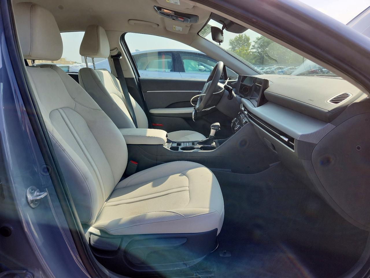 2025 Hyundai Sonata Se Gray vin: KMHL24JA3SA492537