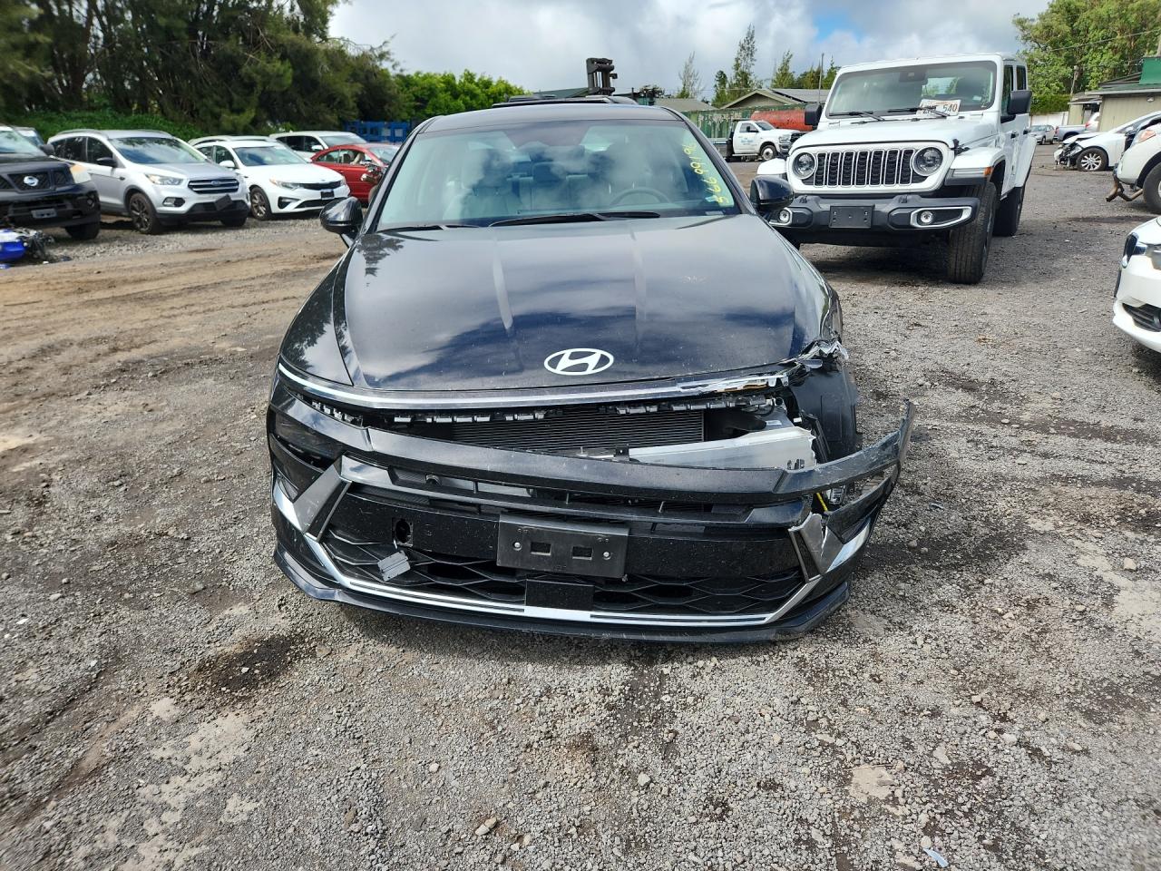 2025 Hyundai Sonata Sel Черный vin: KMHL64JA0SA440576 Damage: Hood, Dent(S) W/ Paint Dmg, 1 To 2 Inches
