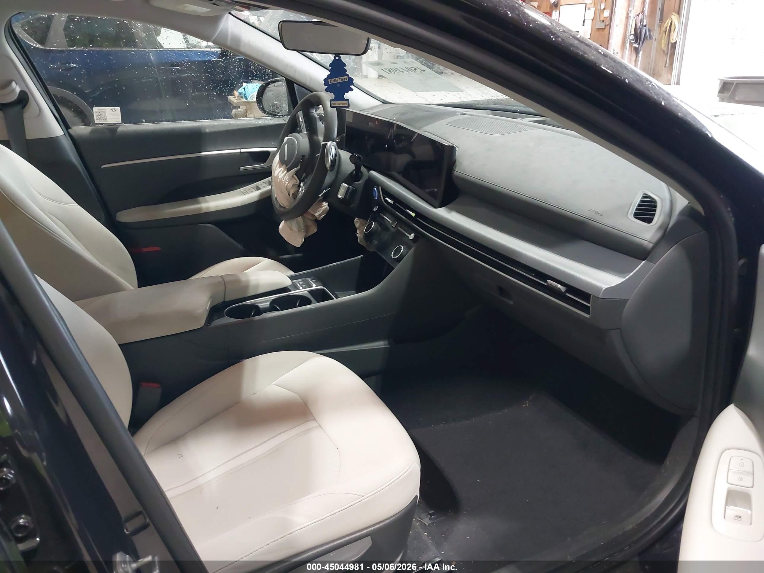 2025 Hyundai Sonata Sel Black vin: KMHL64JA4SA432996