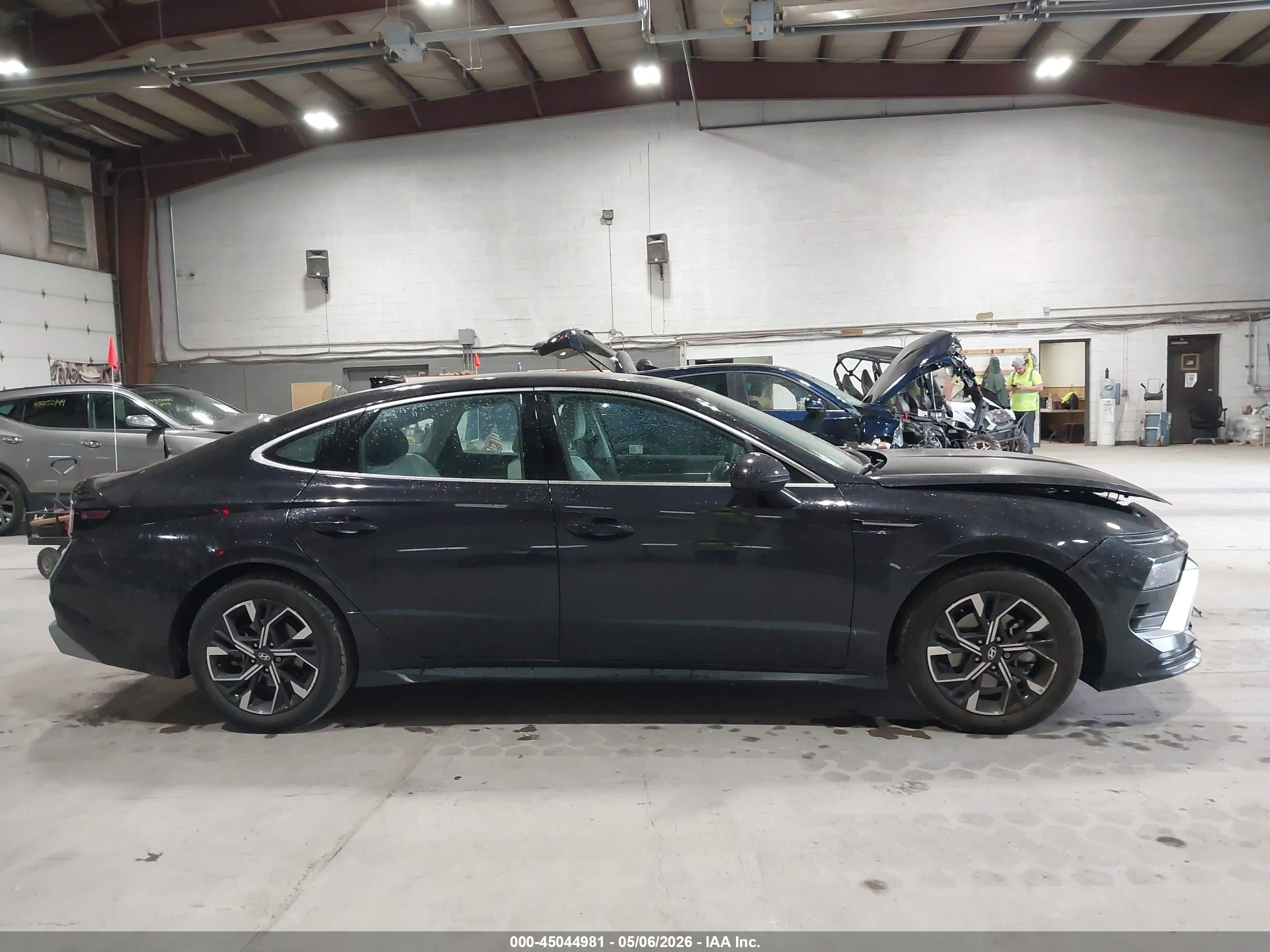 2025 Hyundai Sonata Sel Black vin: KMHL64JA4SA432996
