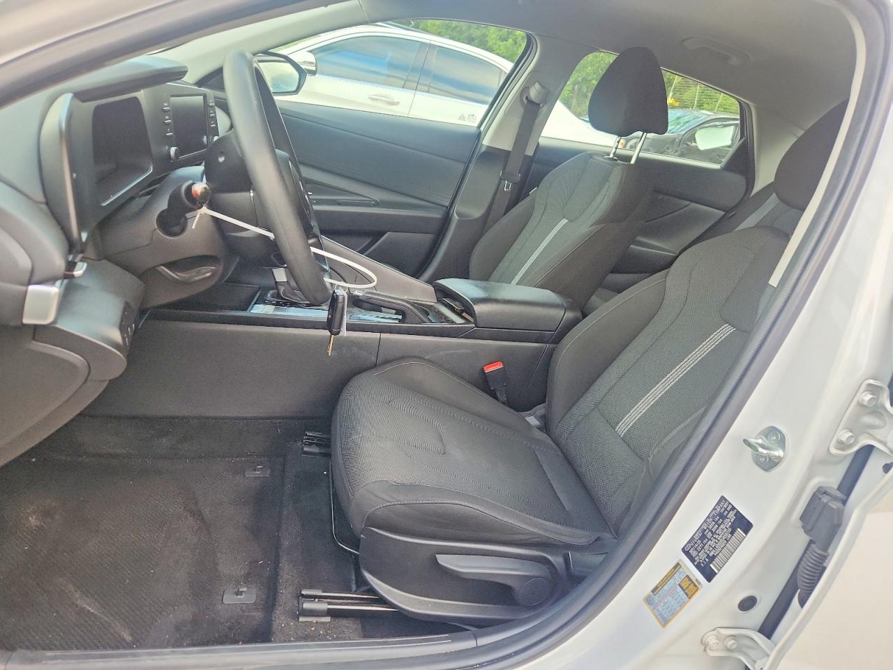 2024 Hyundai Elantra Se White vin: KMHLL4DG0RU659720