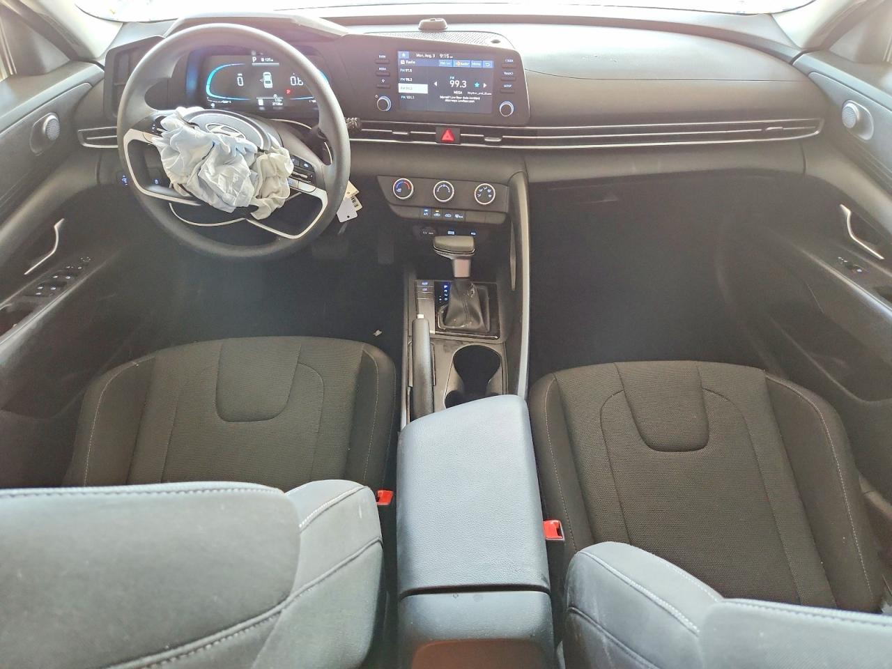 2025 Hyundai Elantra Se Silver vin: KMHLL4DG0SU008139