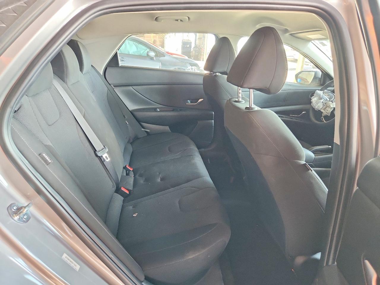 2025 Hyundai Elantra Se Silver vin: KMHLL4DG0SU008139