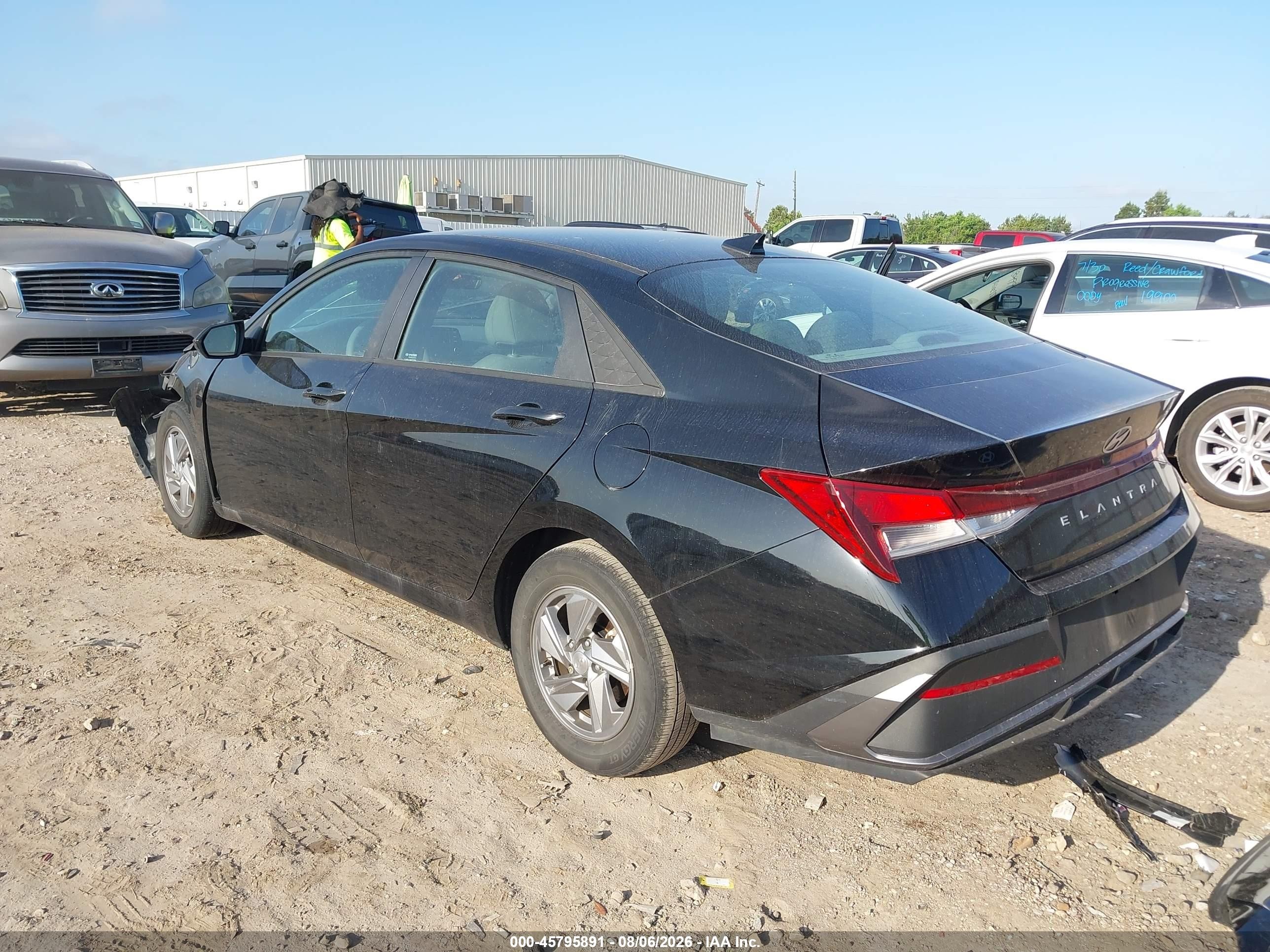 2025 Hyundai Elantra Se Black vin: KMHLL4DG0SU856893
