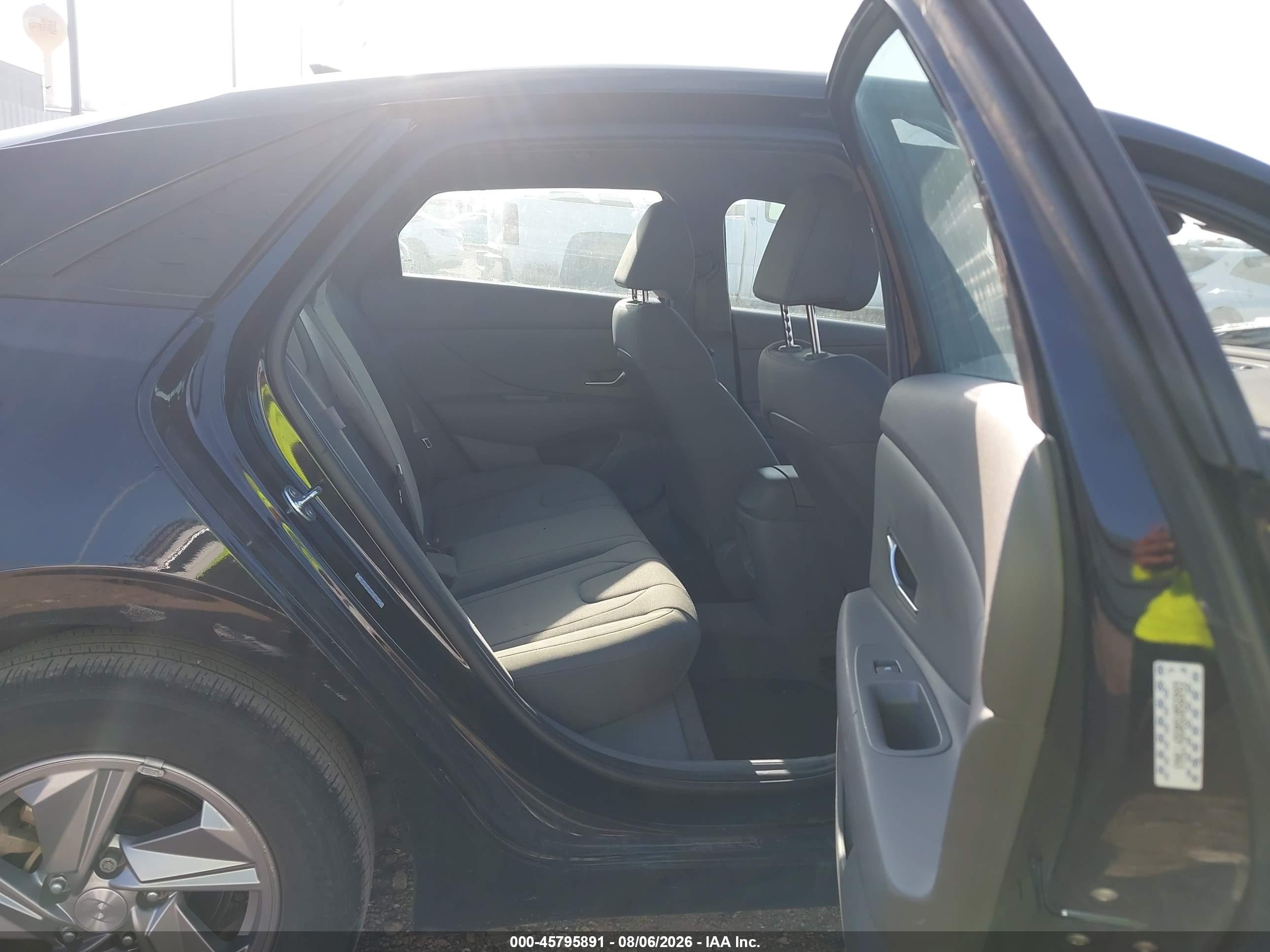 2025 Hyundai Elantra Se Black vin: KMHLL4DG0SU856893