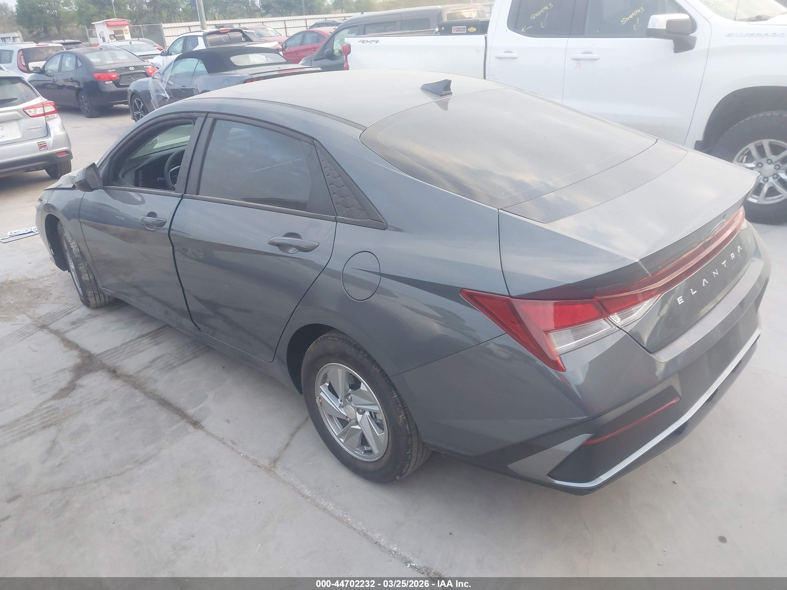 2026 Hyundai Elantra Se Blue vin: KMHLL4DG1TU149478