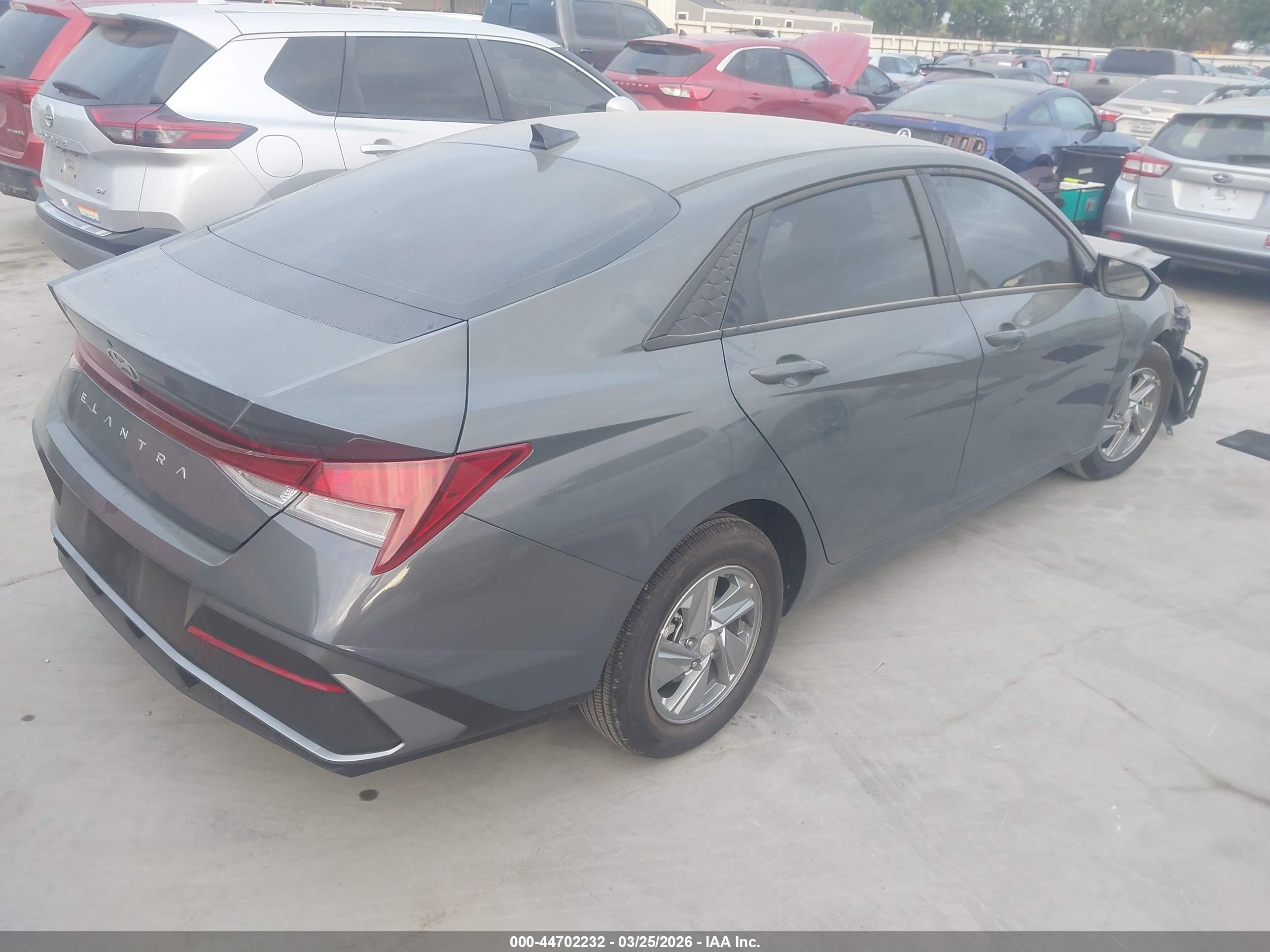 2026 Hyundai Elantra Se Blue vin: KMHLL4DG1TU149478