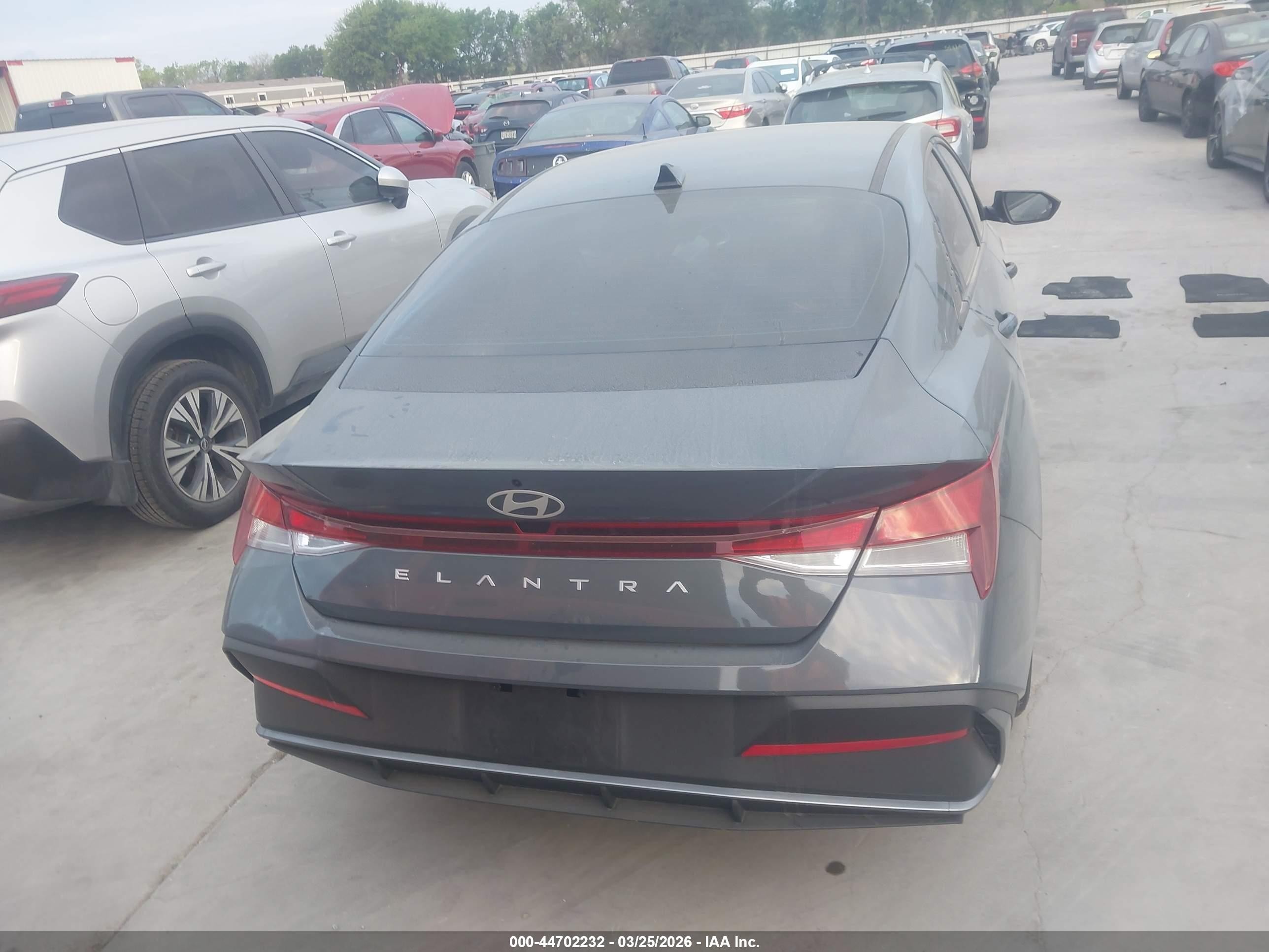 2026 Hyundai Elantra Se Blue vin: KMHLL4DG1TU149478