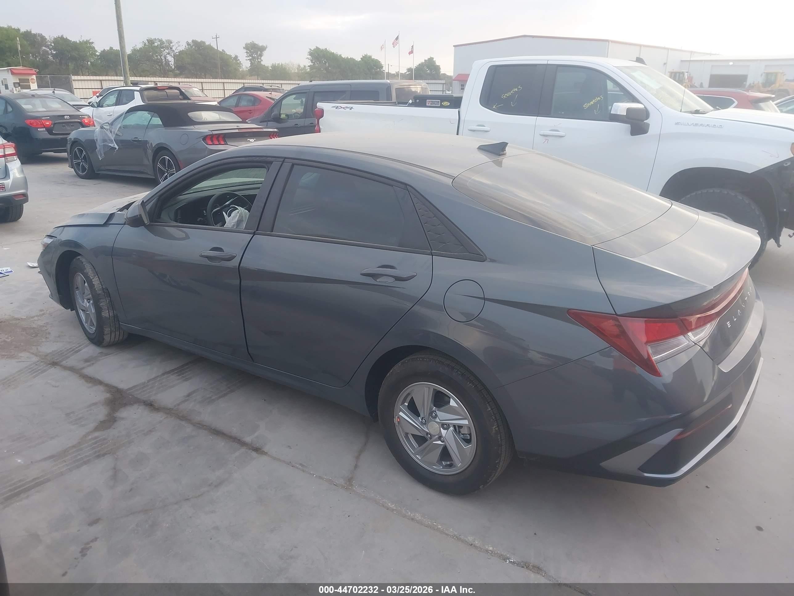 2026 Hyundai Elantra Se Blue vin: KMHLL4DG1TU149478