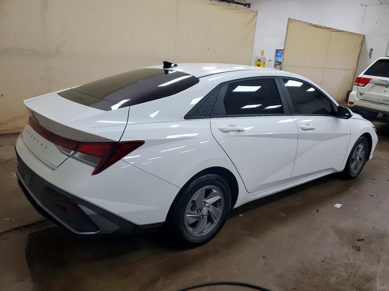 2024 Hyundai Elantra Se White vin: KMHLL4DG7RU785279