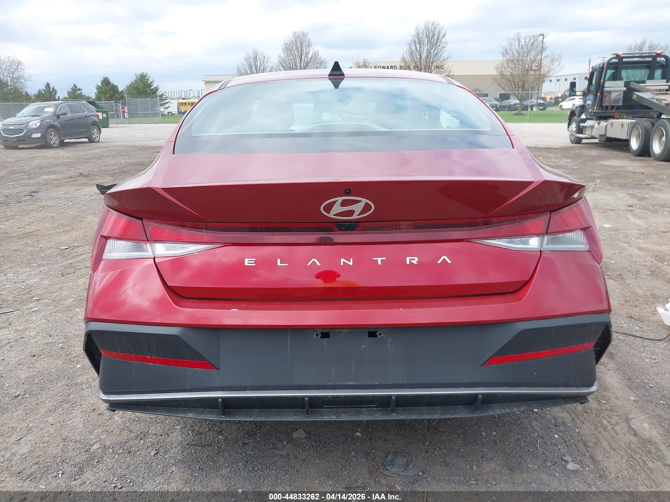2024 Hyundai Elantra Se Red vin: KMHLL4DG7RU845772