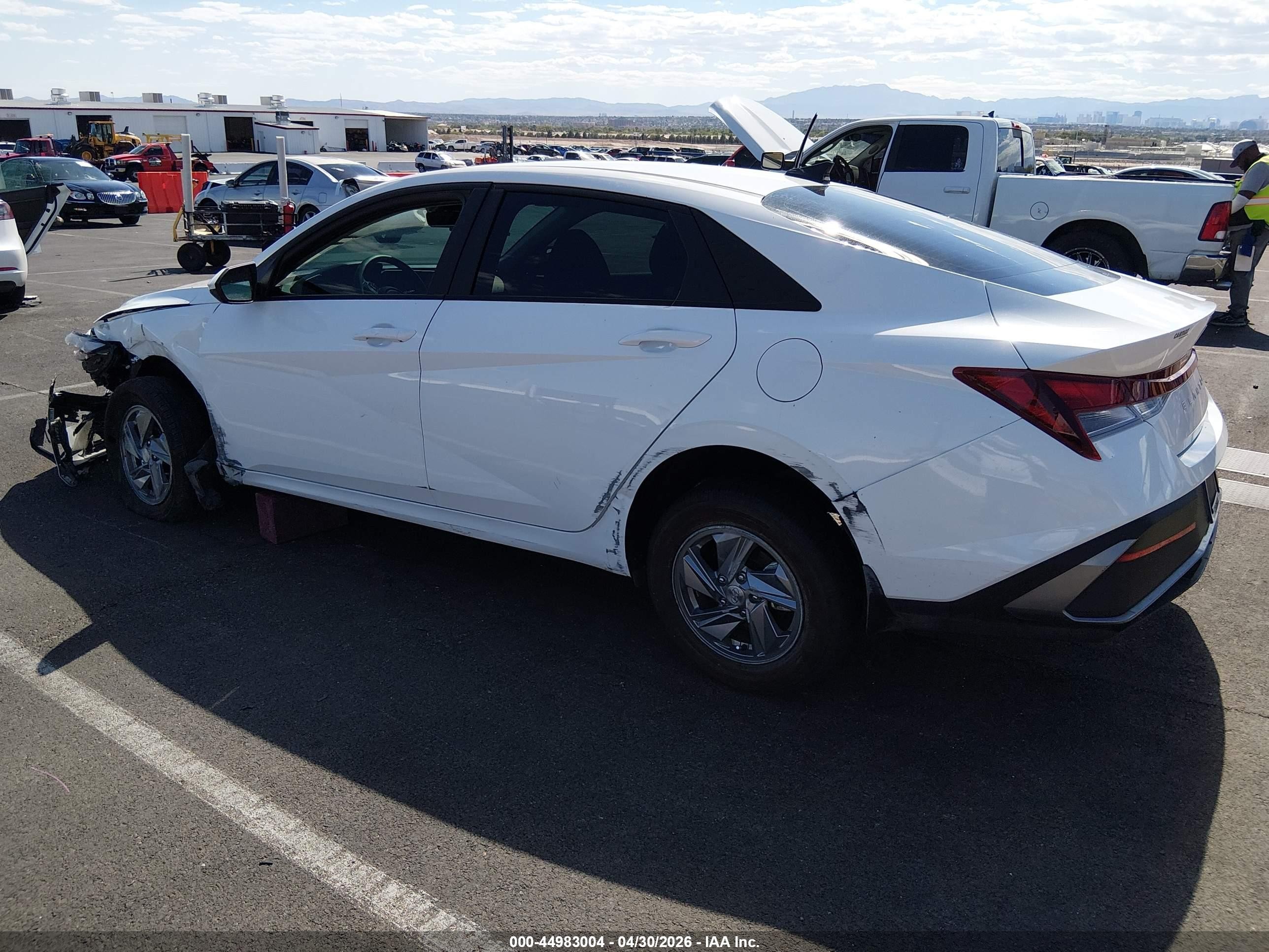2024 Hyundai Elantra Se White vin: KMHLL4DG8RU767812