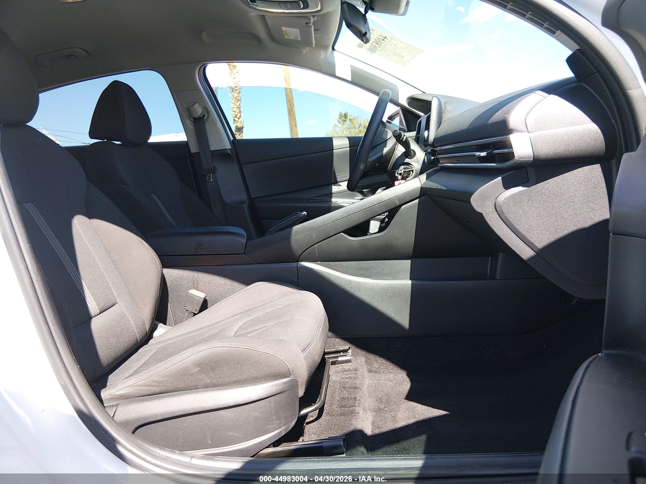 2024 Hyundai Elantra Se White vin: KMHLL4DG8RU767812