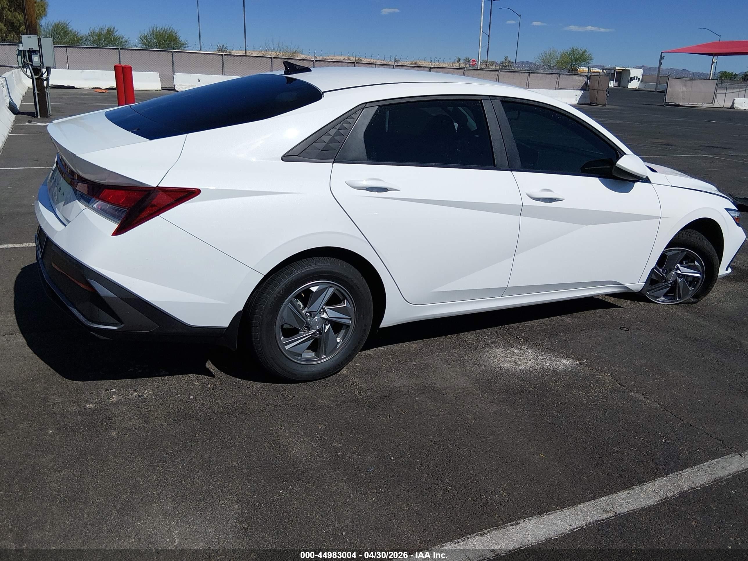 2024 Hyundai Elantra Se White vin: KMHLL4DG8RU767812