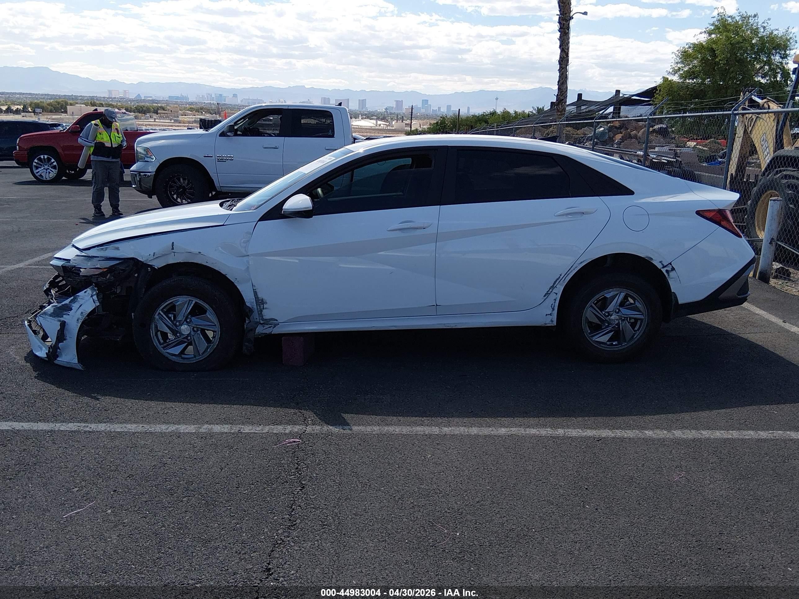 2024 Hyundai Elantra Se White vin: KMHLL4DG8RU767812