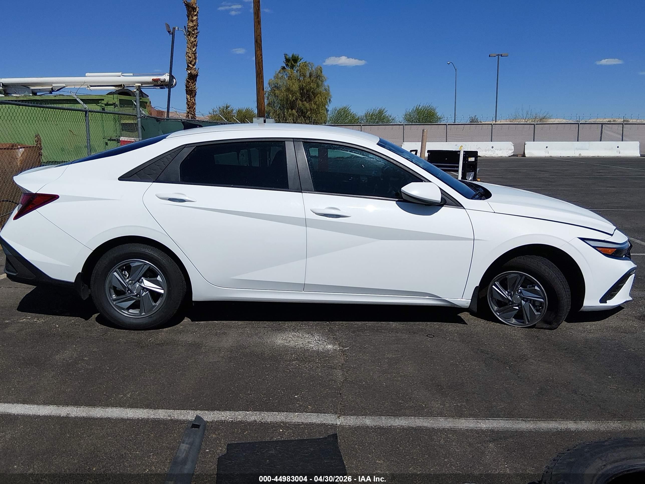 2024 Hyundai Elantra Se White vin: KMHLL4DG8RU767812