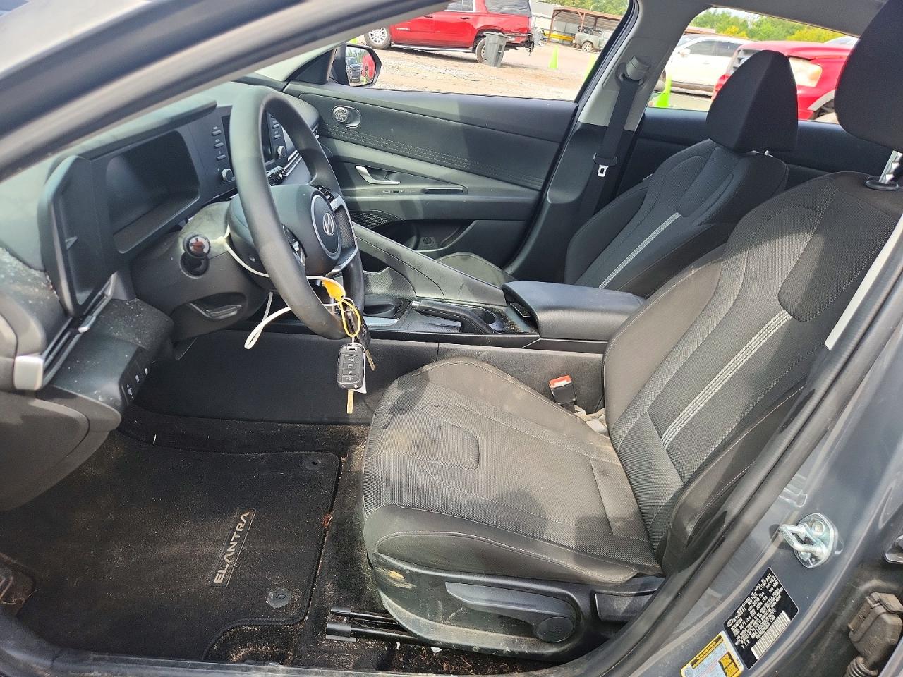2025 Hyundai Elantra Se Gray vin: KMHLL4DG9SU936970