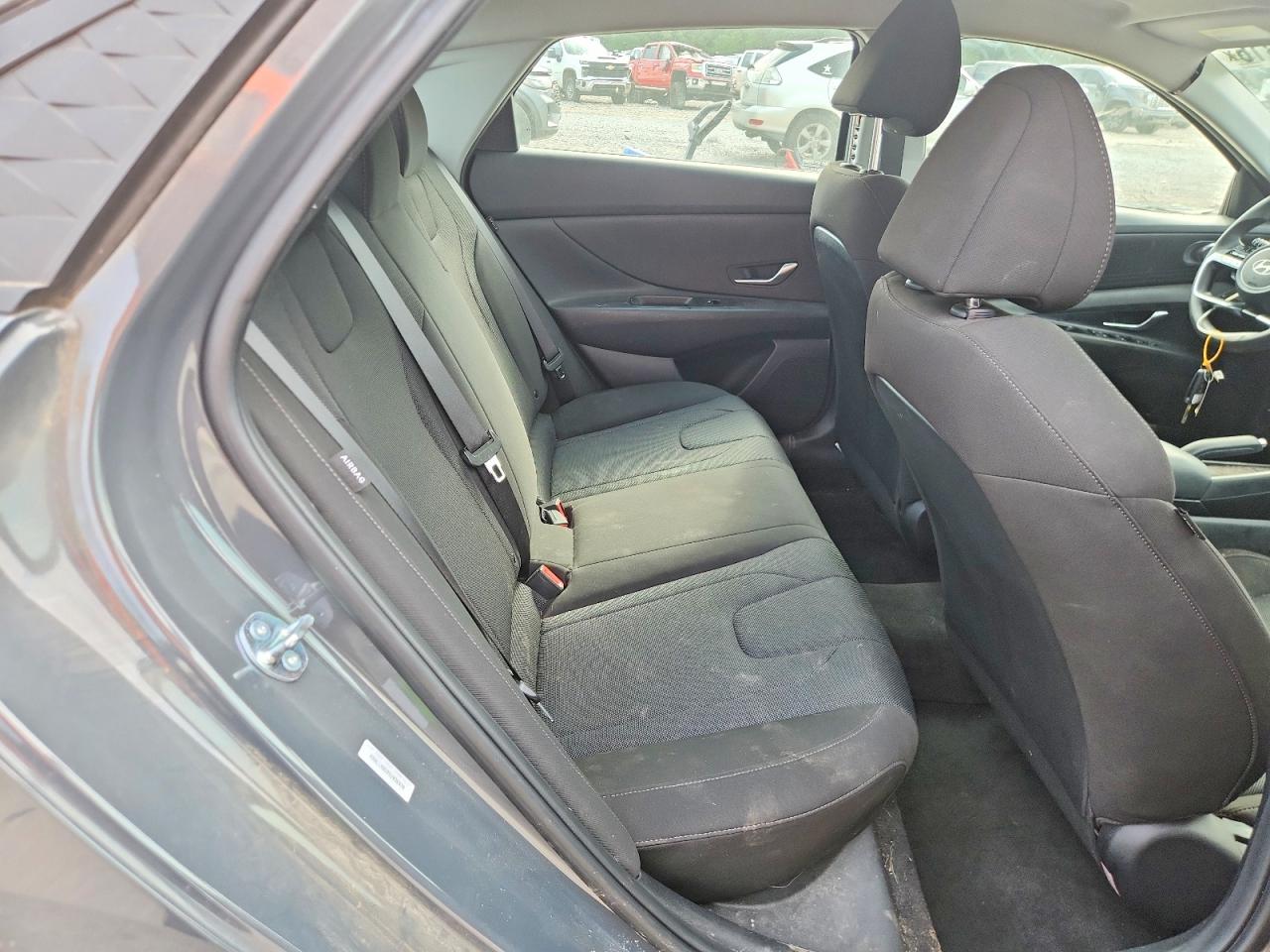 2025 Hyundai Elantra Se Gray vin: KMHLL4DG9SU936970