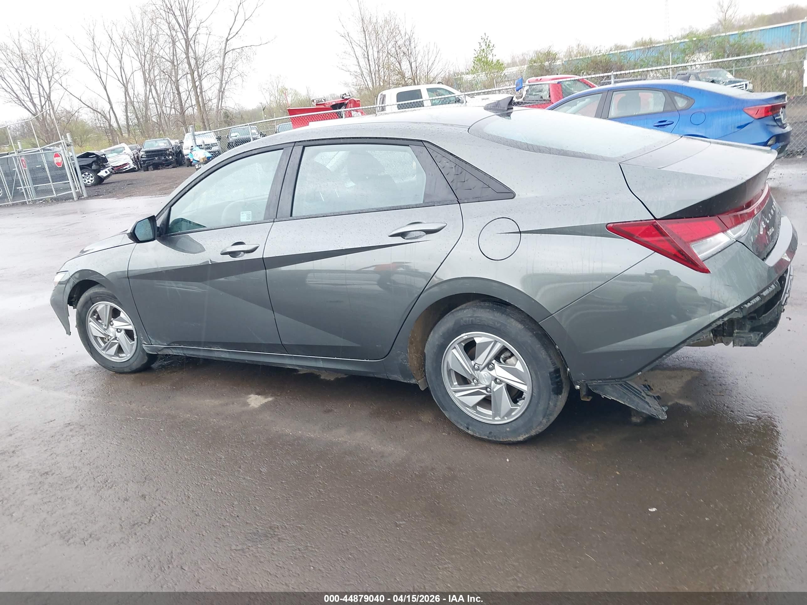 2025 Hyundai Elantra Se Gray vin: KMHLL4DGXSU061558