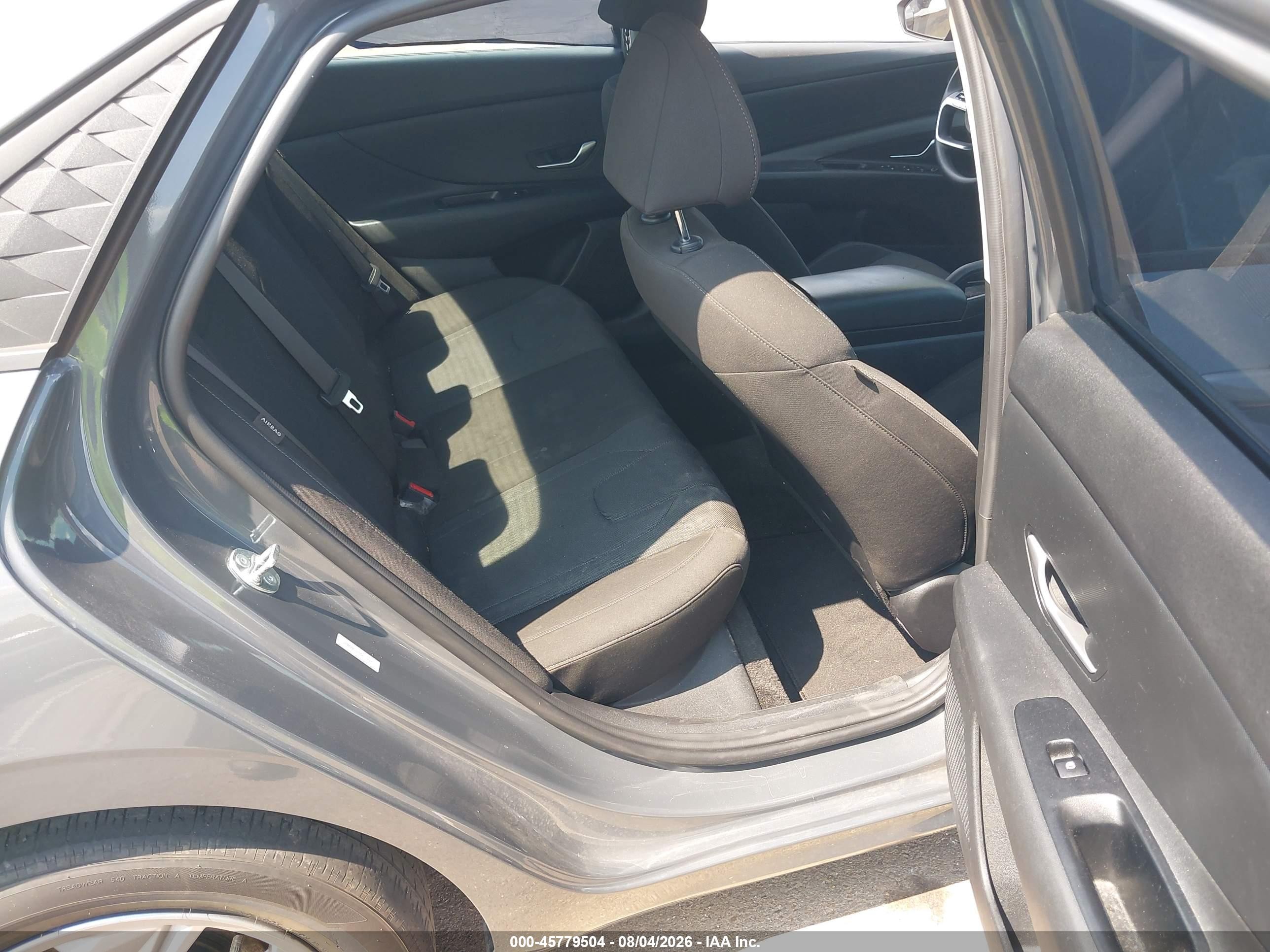 2025 Hyundai Elantra Se Gray vin: KMHLL4DGXSU062645