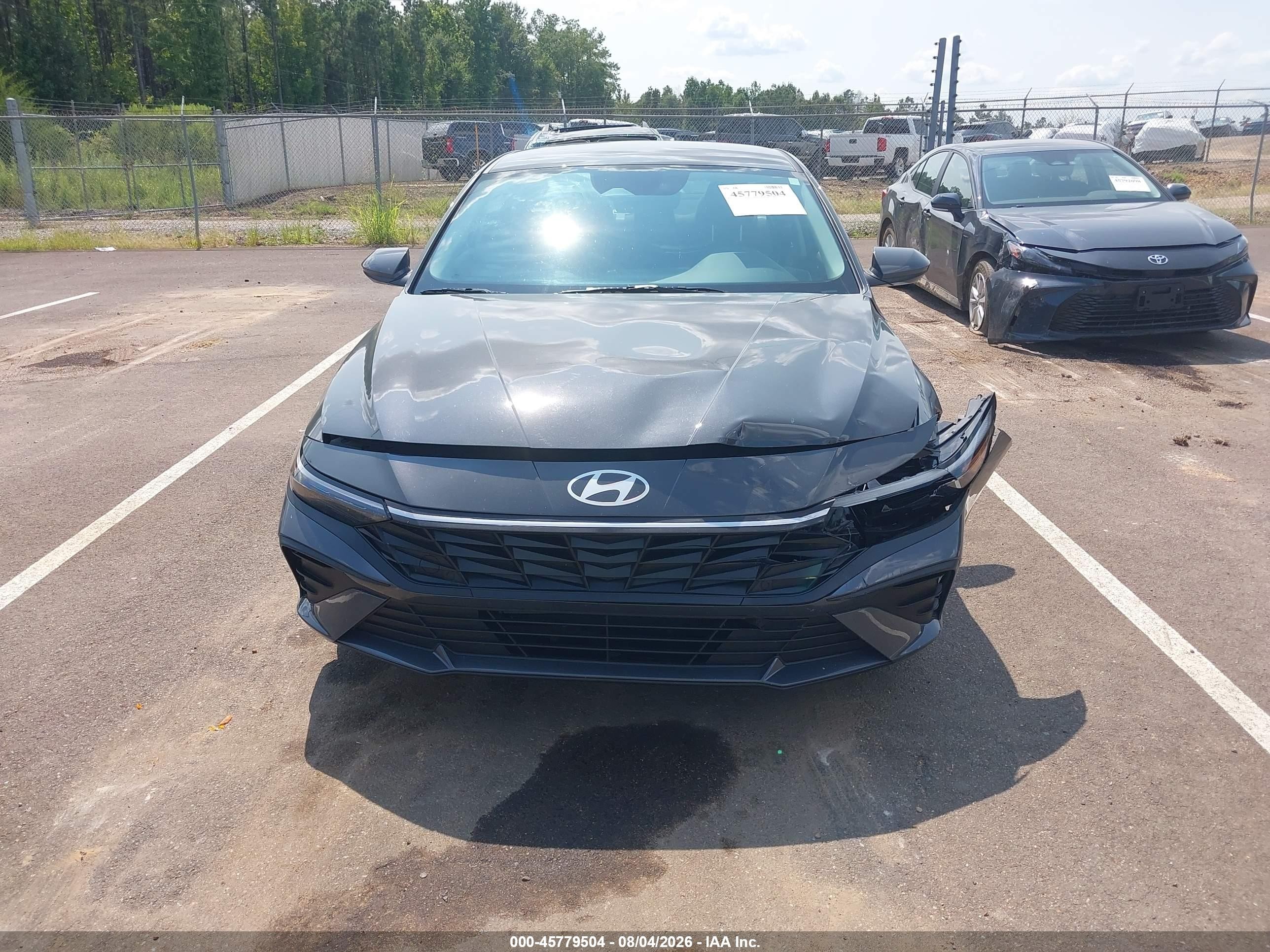 2025 Hyundai Elantra Se Gray vin: KMHLL4DGXSU062645