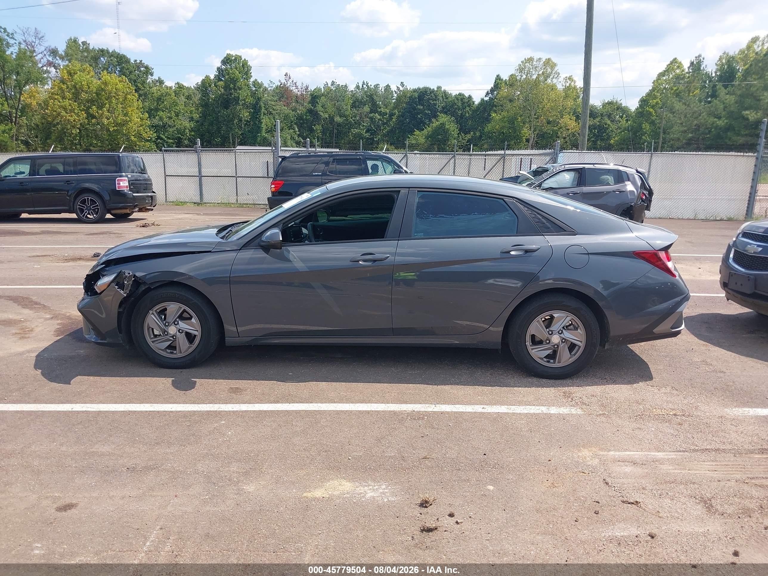2025 Hyundai Elantra Se Gray vin: KMHLL4DGXSU062645