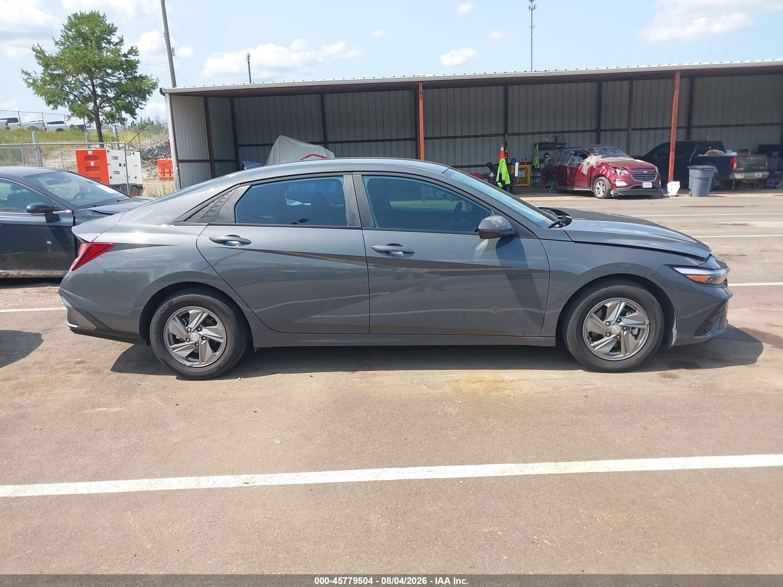 2025 Hyundai Elantra Se Gray vin: KMHLL4DGXSU062645