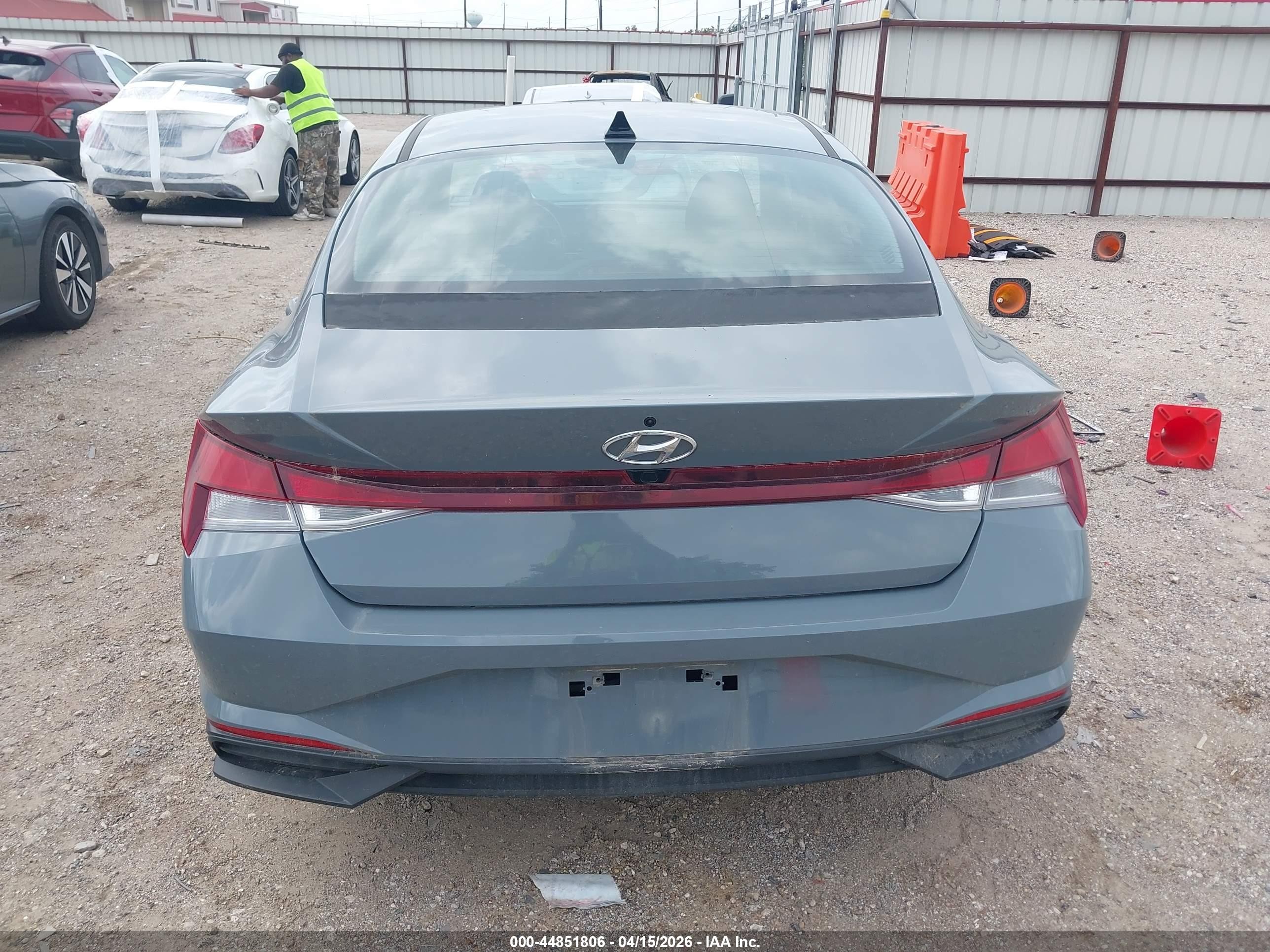 2021 Hyundai Elantra Sel Gray vin: KMHLM4AG2MU194867