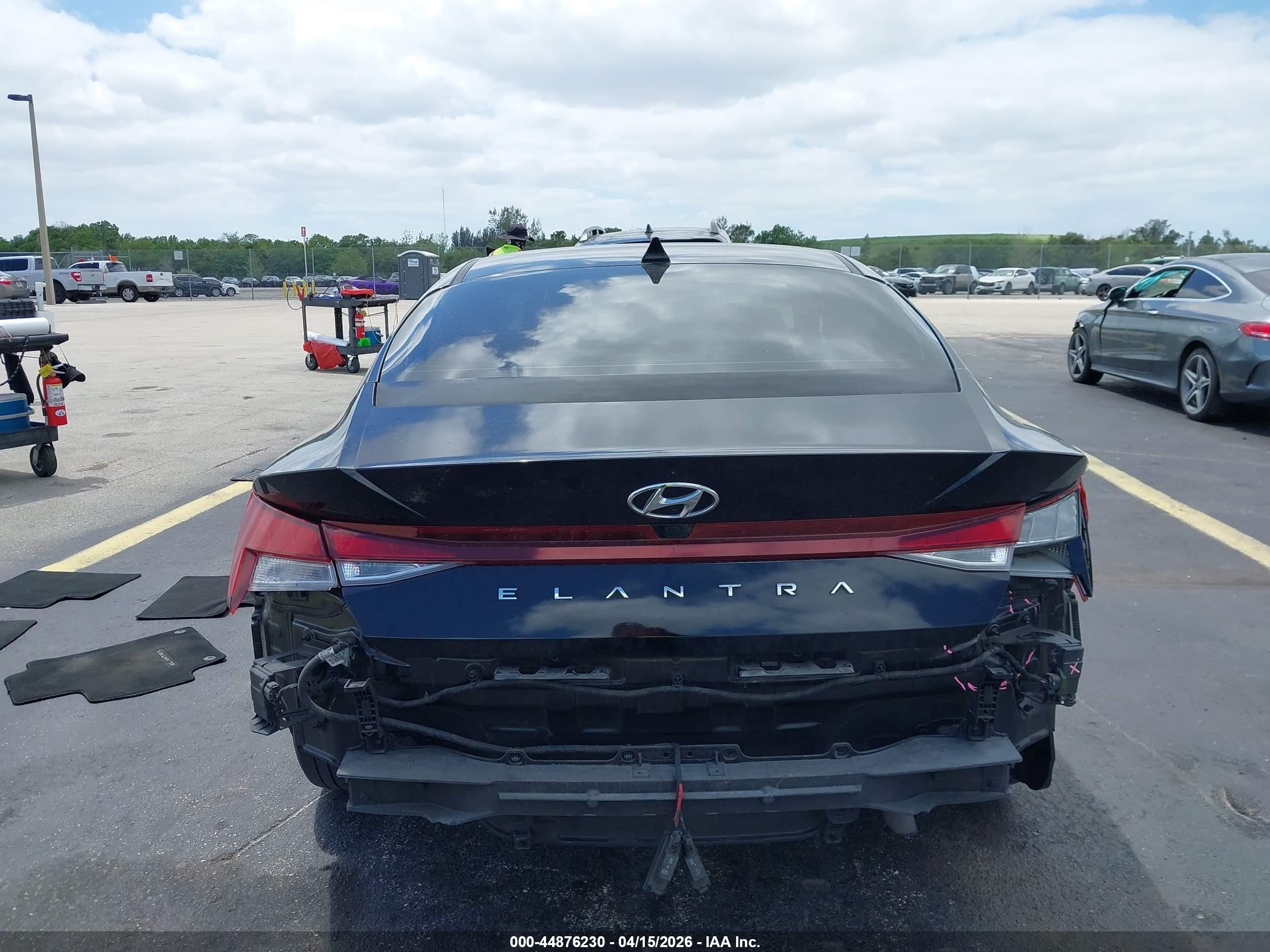 2023 Hyundai Elantra Sel Black vin: KMHLM4AG2PU462787