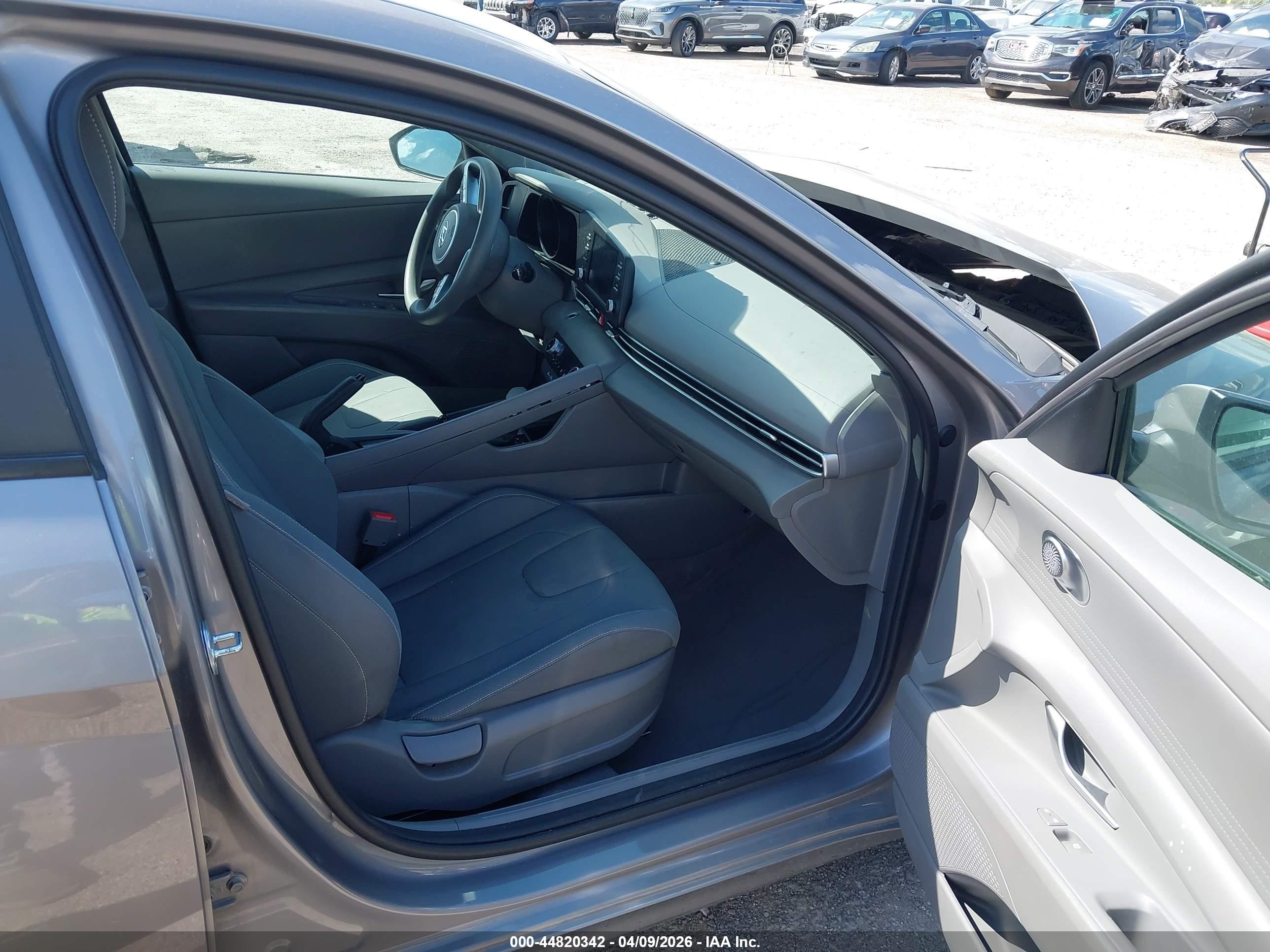2023 Hyundai Elantra Sel Silver vin: KMHLM4AG7PU543963