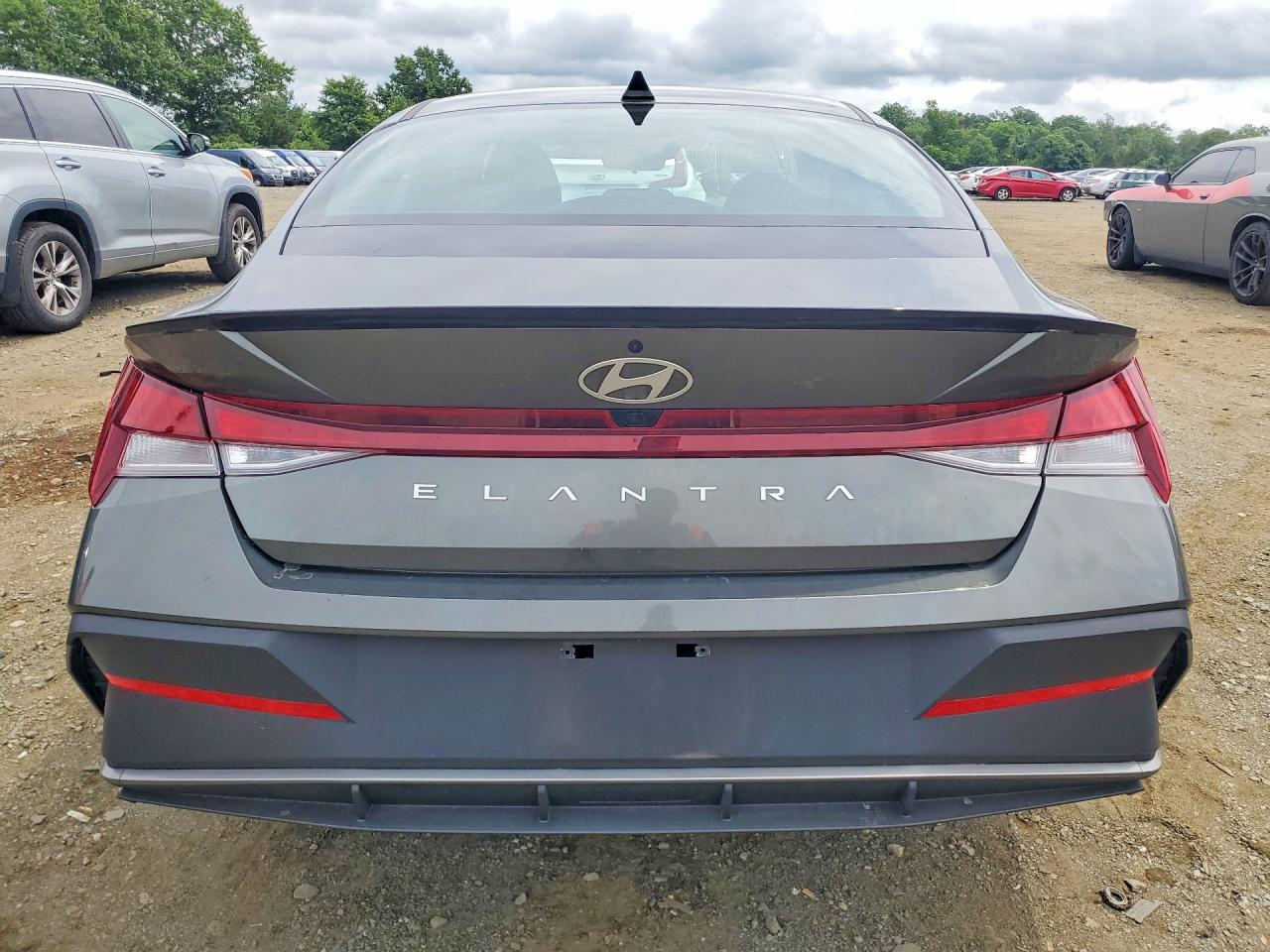 2025 Hyundai Elantra Sel Sport Gray vin: KMHLM4DG1SU905421