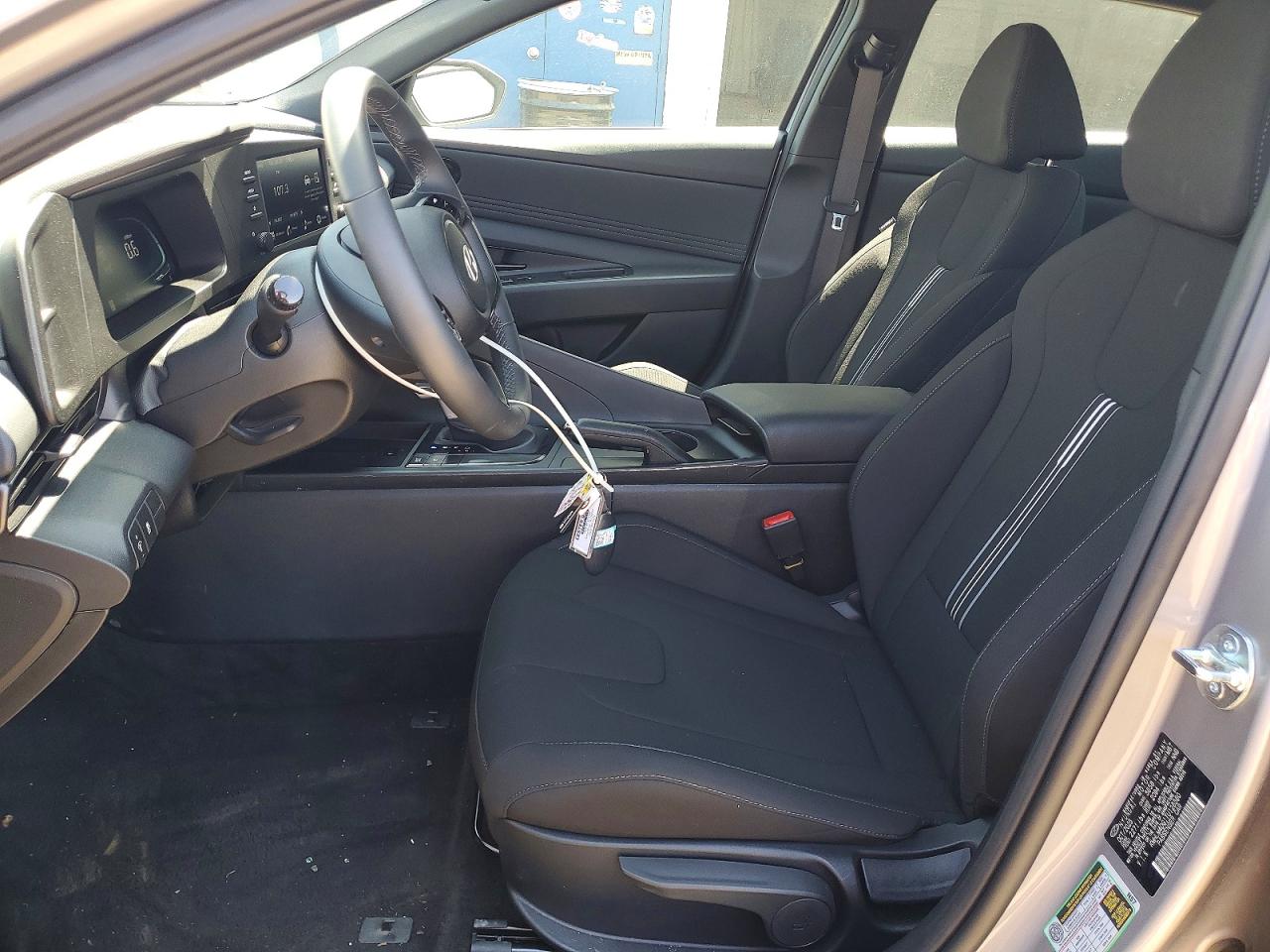 2026 Hyundai Elantra Sel Sport Silver vin: KMHLM4DG1TU128580